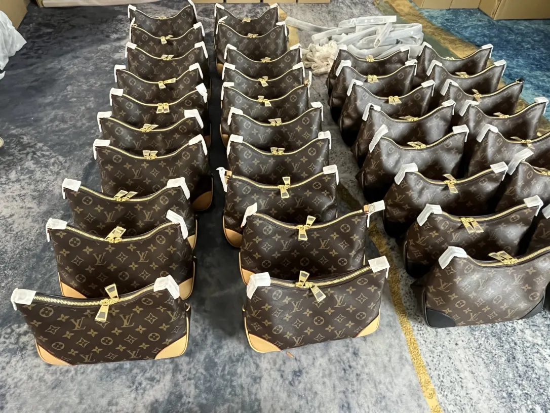 牛角包黄皮大量 稳定性超强 牛角包黄皮大 水桶包 休闲水桶款