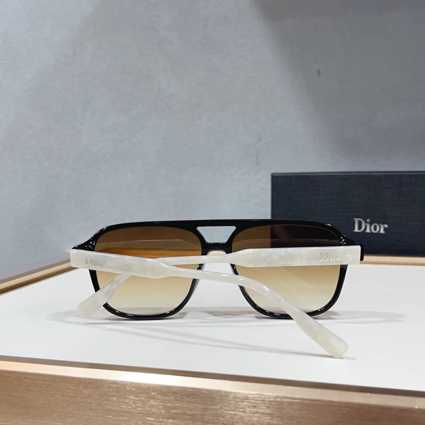 Dior 浅金色太阳镜 复古遮阳款