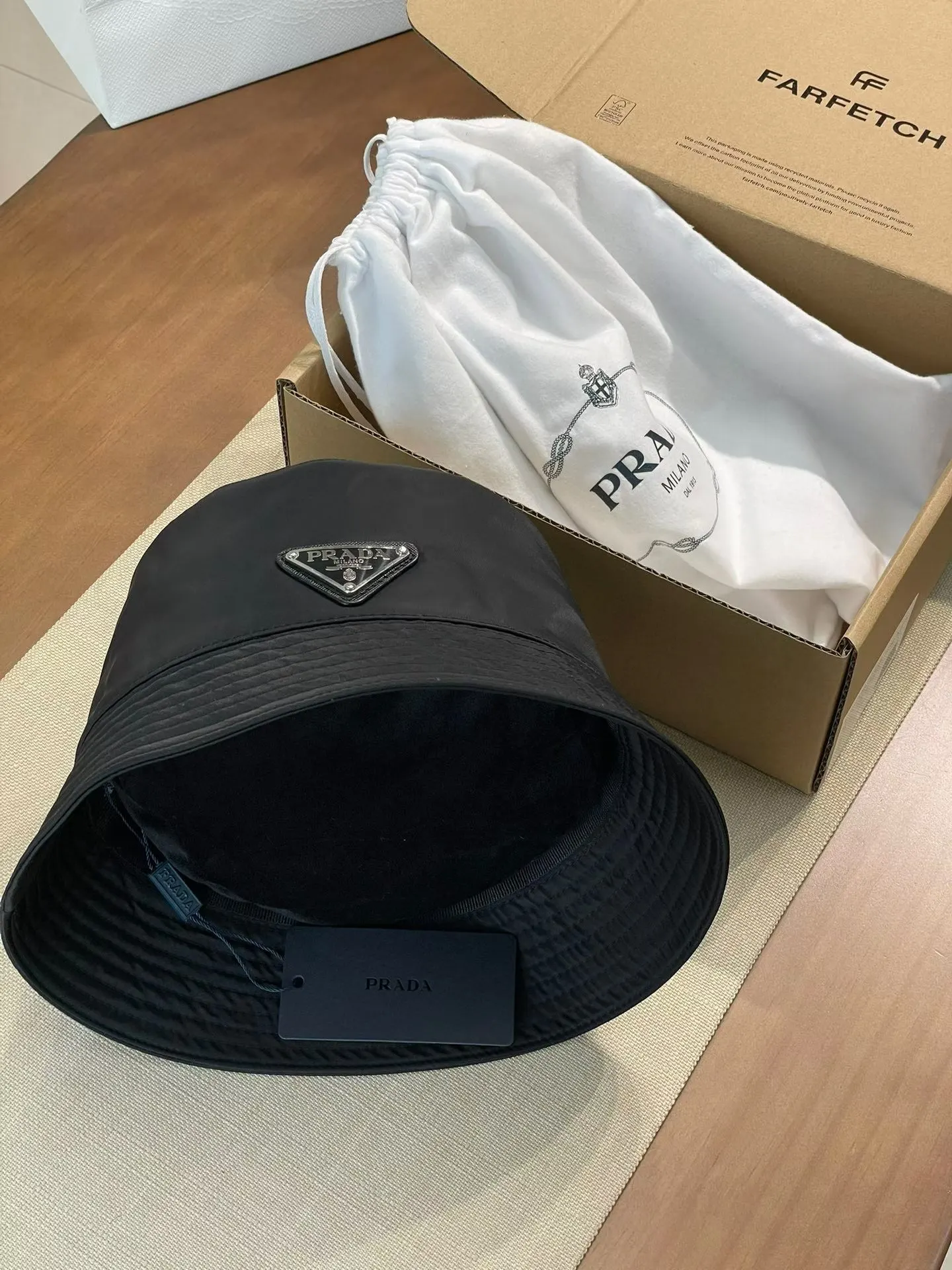 Prada Re-Nylon 尼龙 Logo 帽子 精致搭配