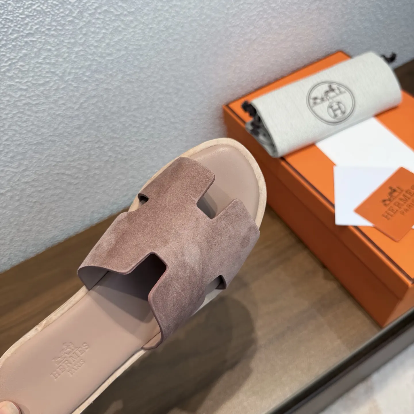 Hermès 新色系 拖鞋 舒適(數字4) Hermès 新色系 拖鞋 舒適(數字4)