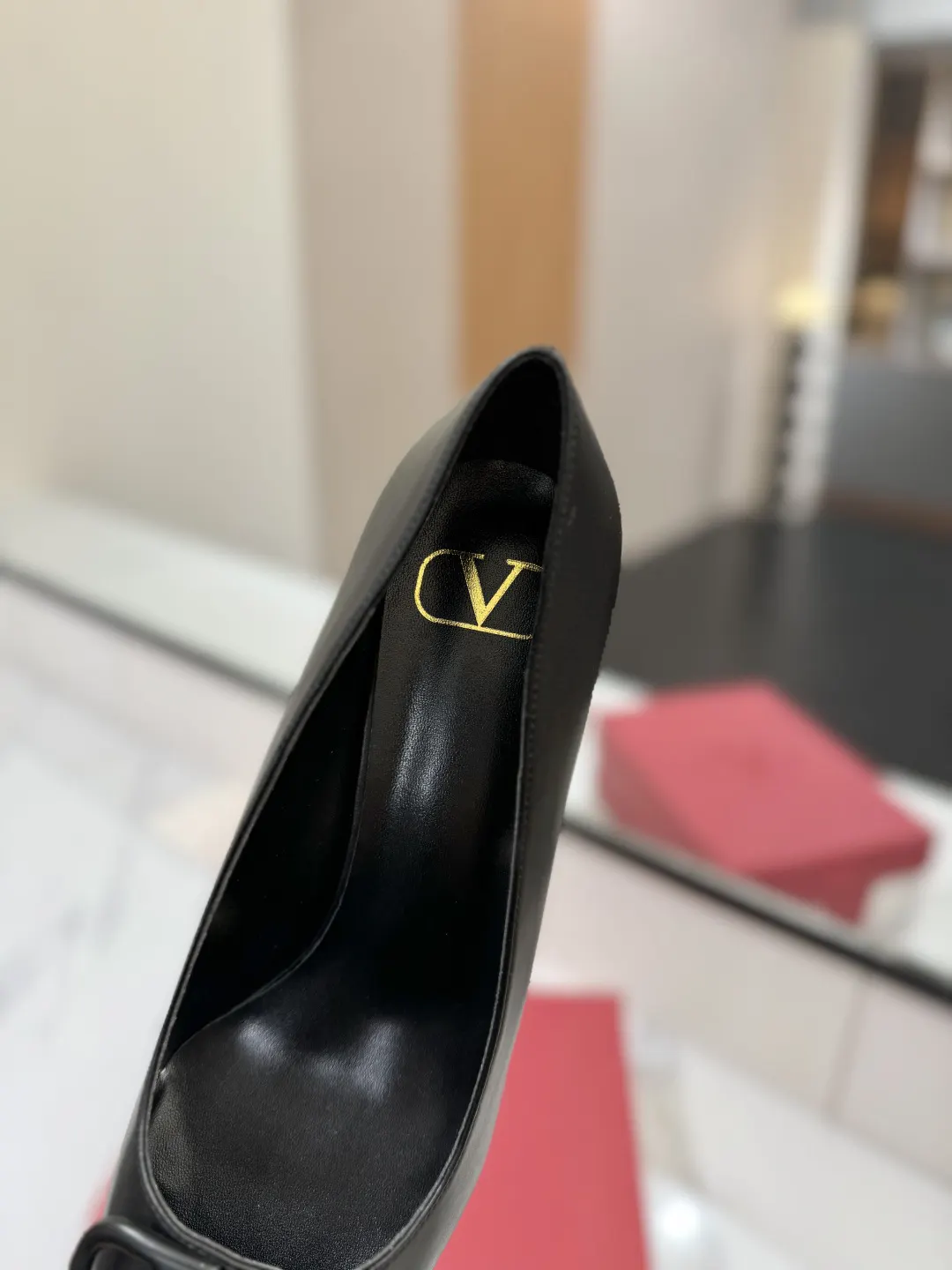 Valentino 金色 平底鞋 通勤约会款