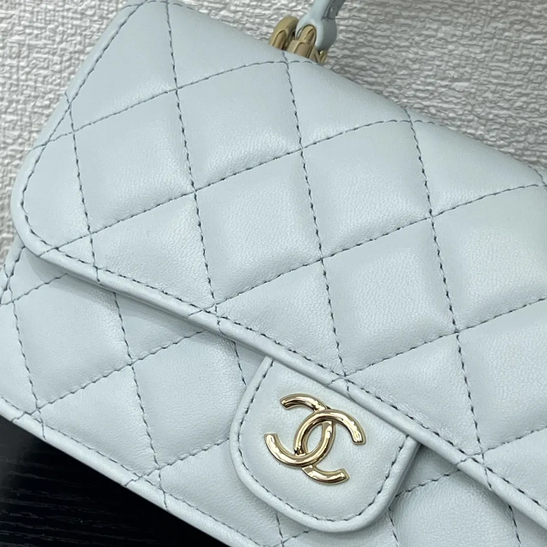 CHANEL 22 Bag 浅蓝色羊皮链条包 单肩款
