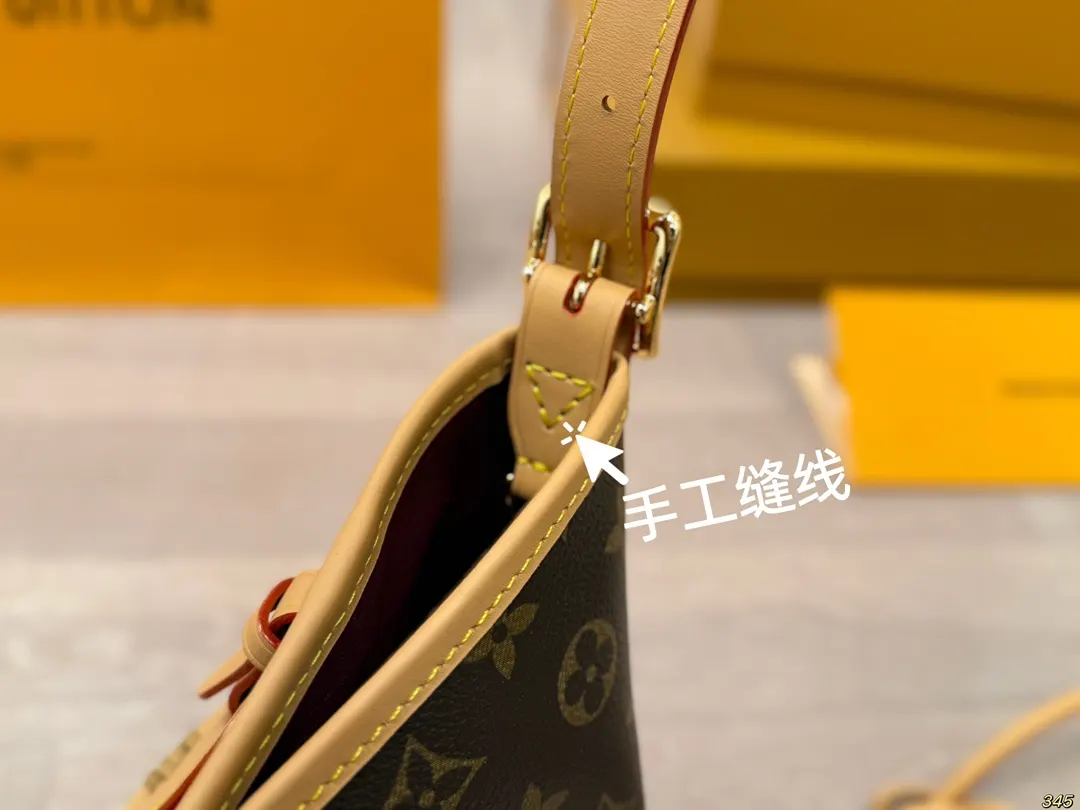 LV CarryAll 帆布 手拿包 精致手拿款