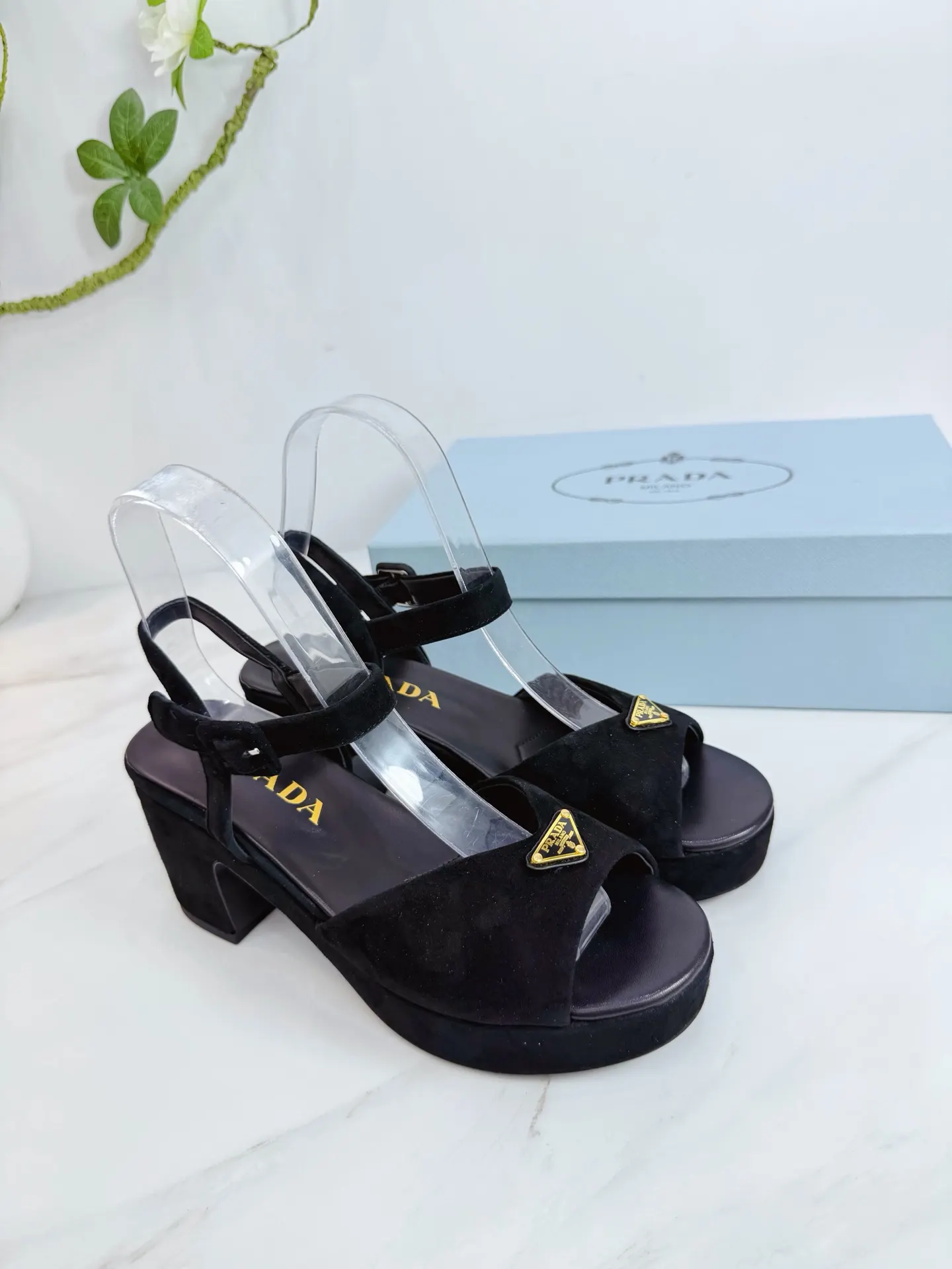 PRADA 羊皮 休闲鞋 舒适百搭款