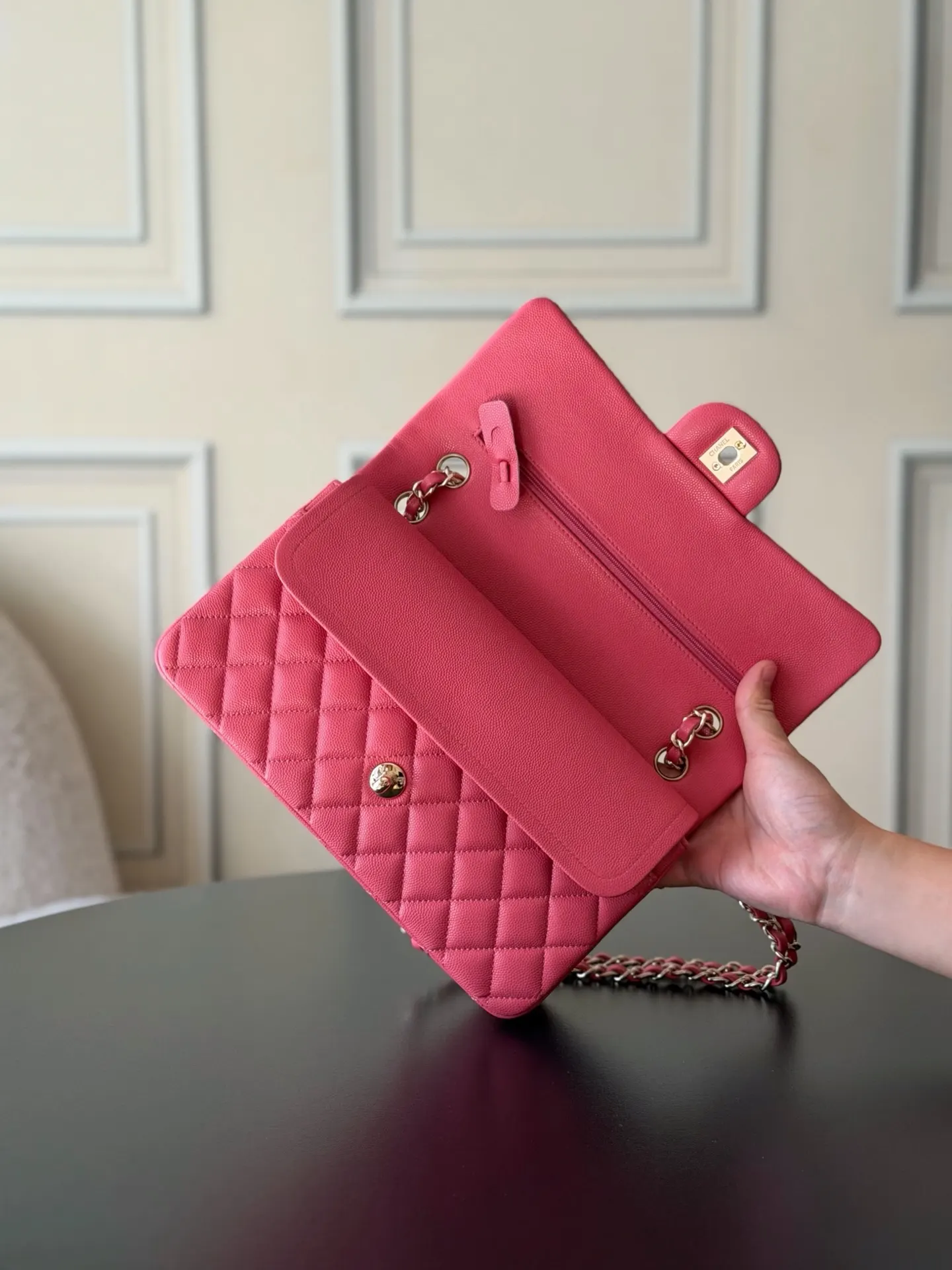 CHANEL 玫红色牛皮菱格链条包 金扣款