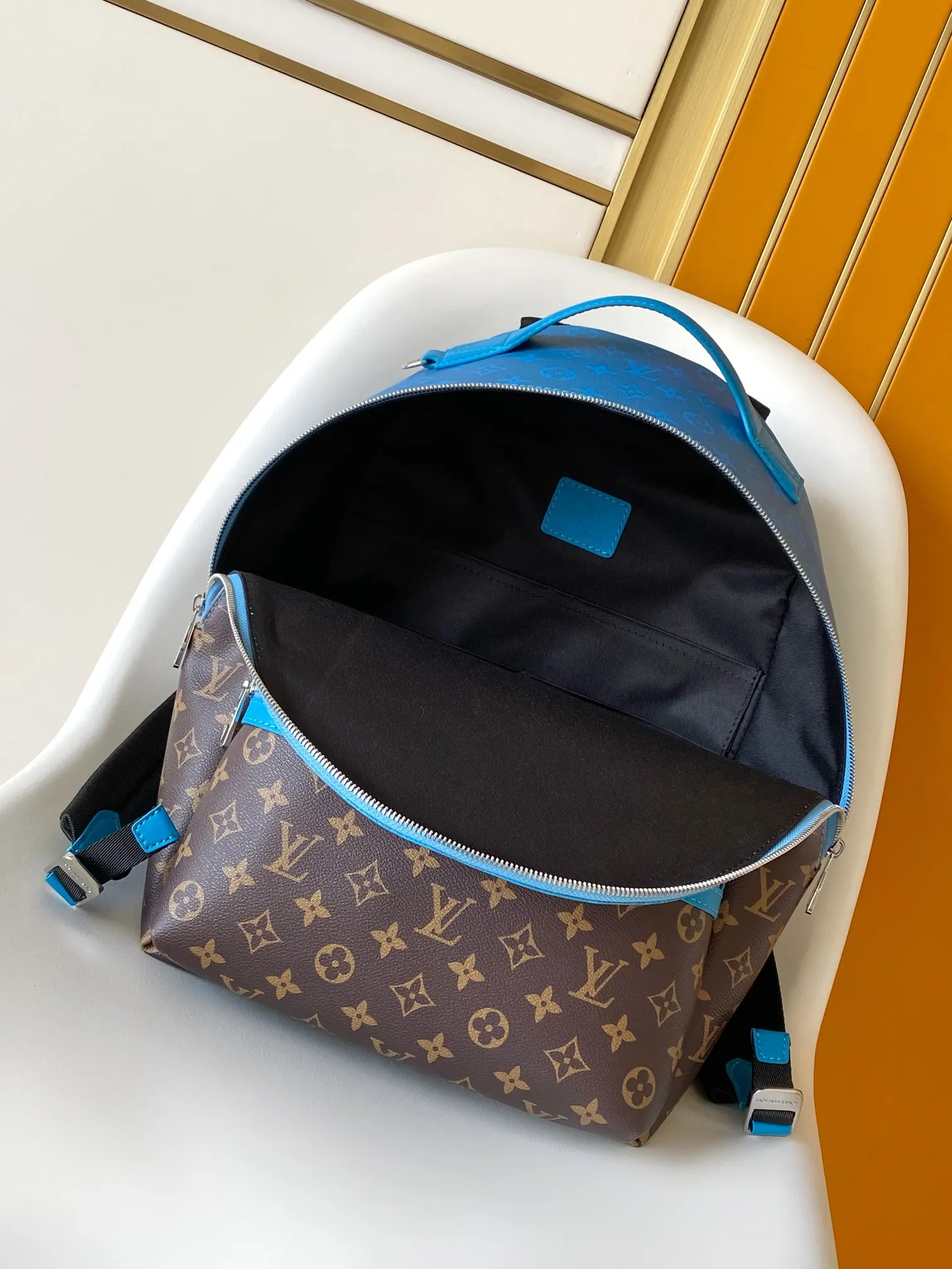 牛皮 外袋 拉链前袋和开口侧袋方便取放物品 内袋确保收納井 雙肩包 实用雙肩款(數字9) 牛皮 外袋 拉链前袋和开口侧袋方便取放物品 内袋确保收納井 雙肩包 实用雙肩款(數字9)