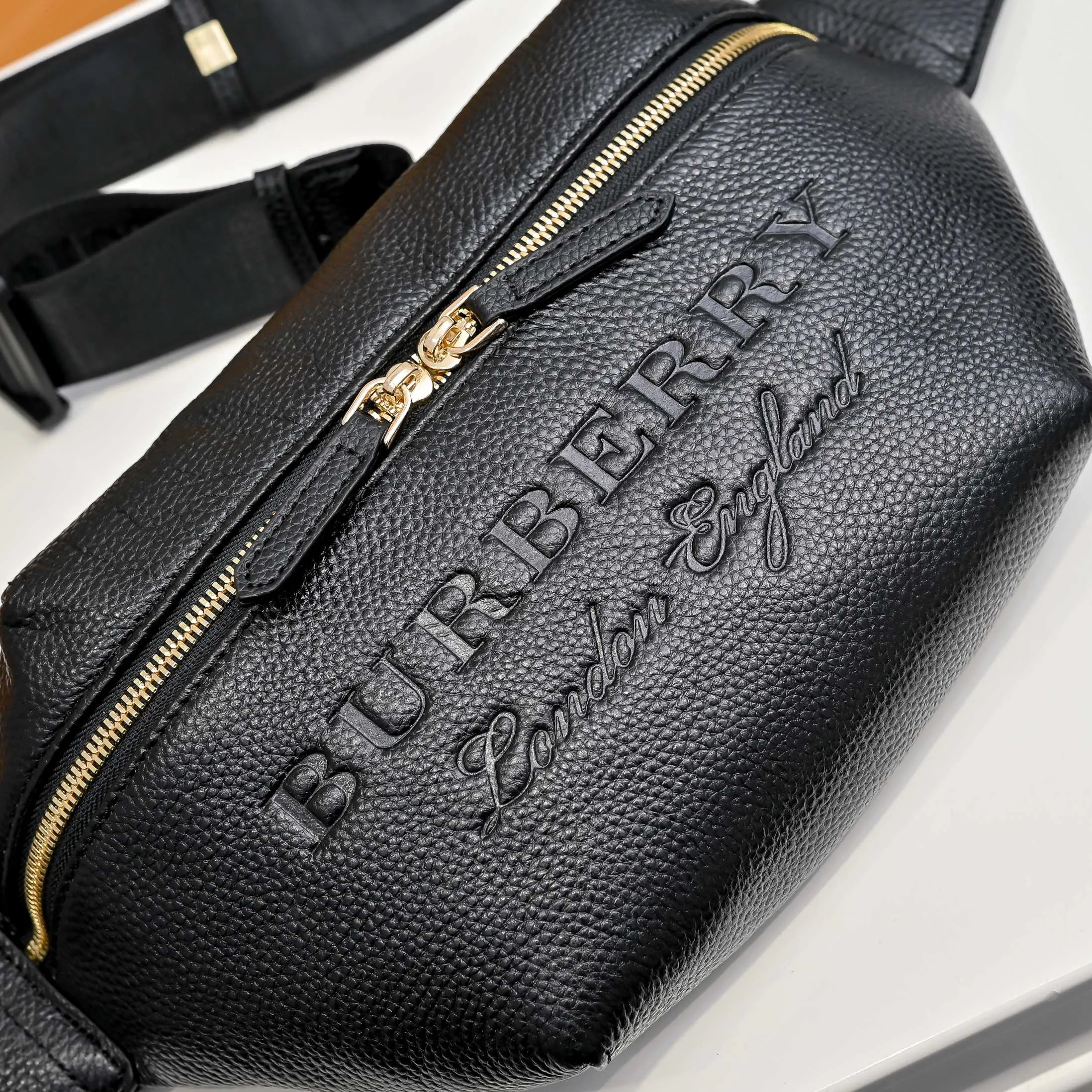 Burberry 帆布 腰包 休闲腰包款
