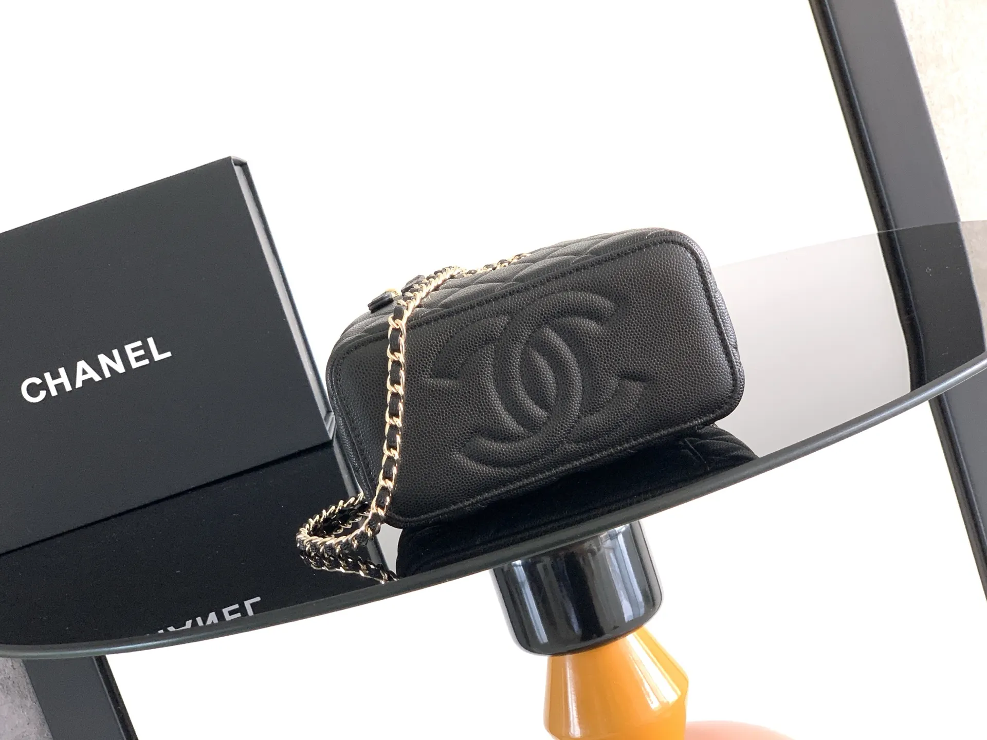 CHANEL 牛皮 春夏 鏈條 包黑金鱼子酱球纹牛皮手 鏈條包 精致鏈條款