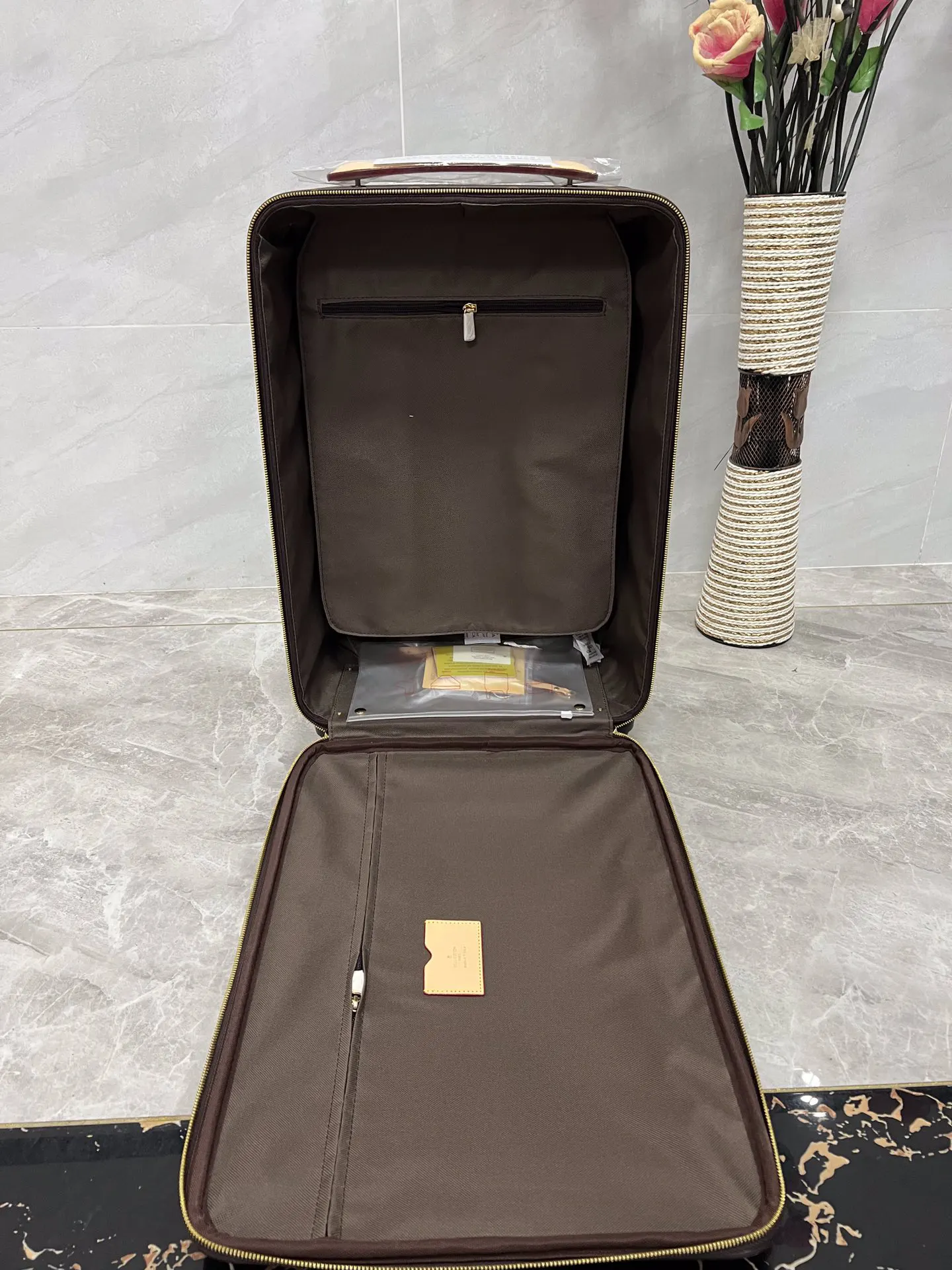 產品 实 行李箱 旅行拉杆款 輕便出行款