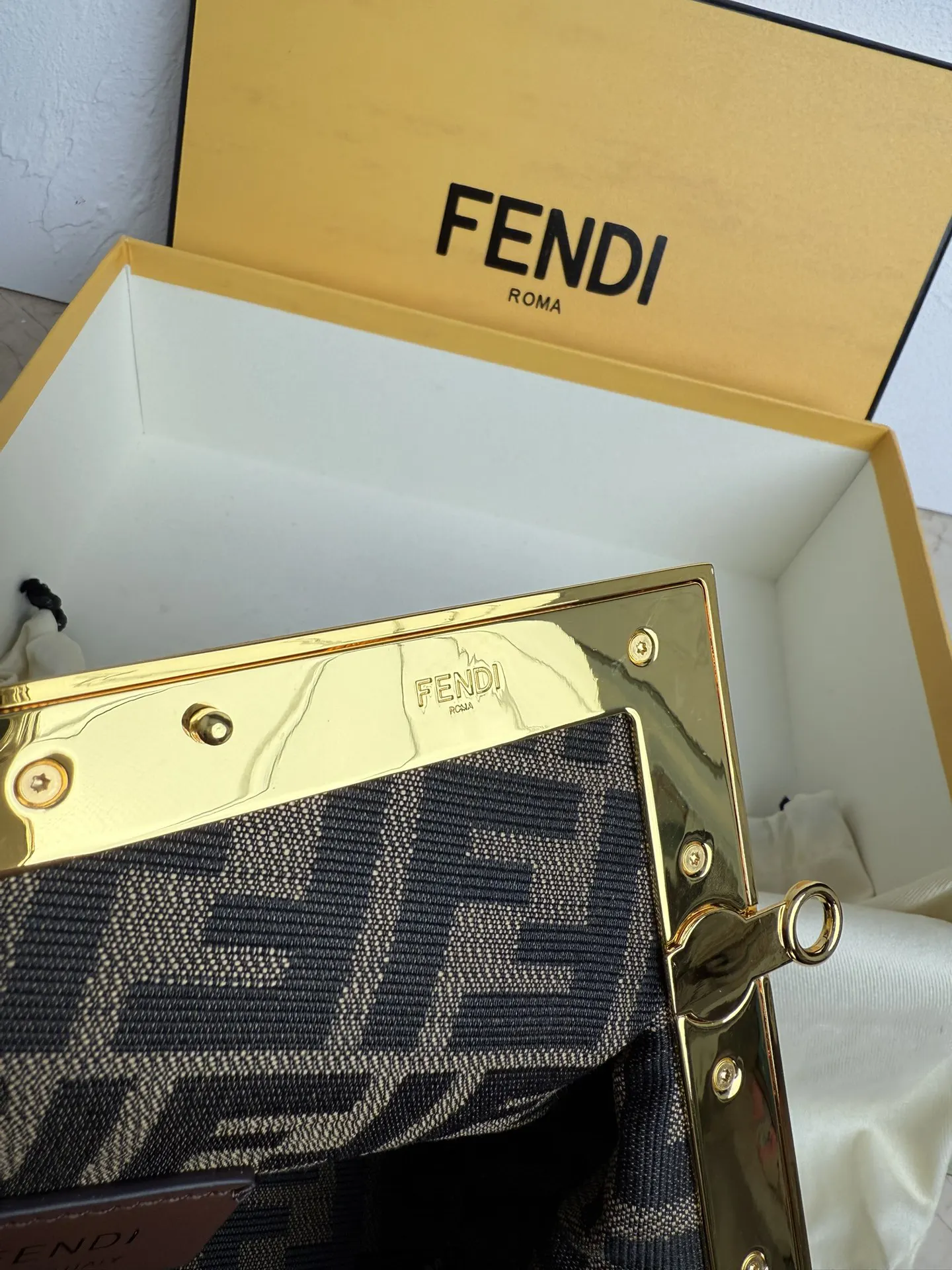 Fendi 粉色 金色 羊皮 手拿包 精致手拿款