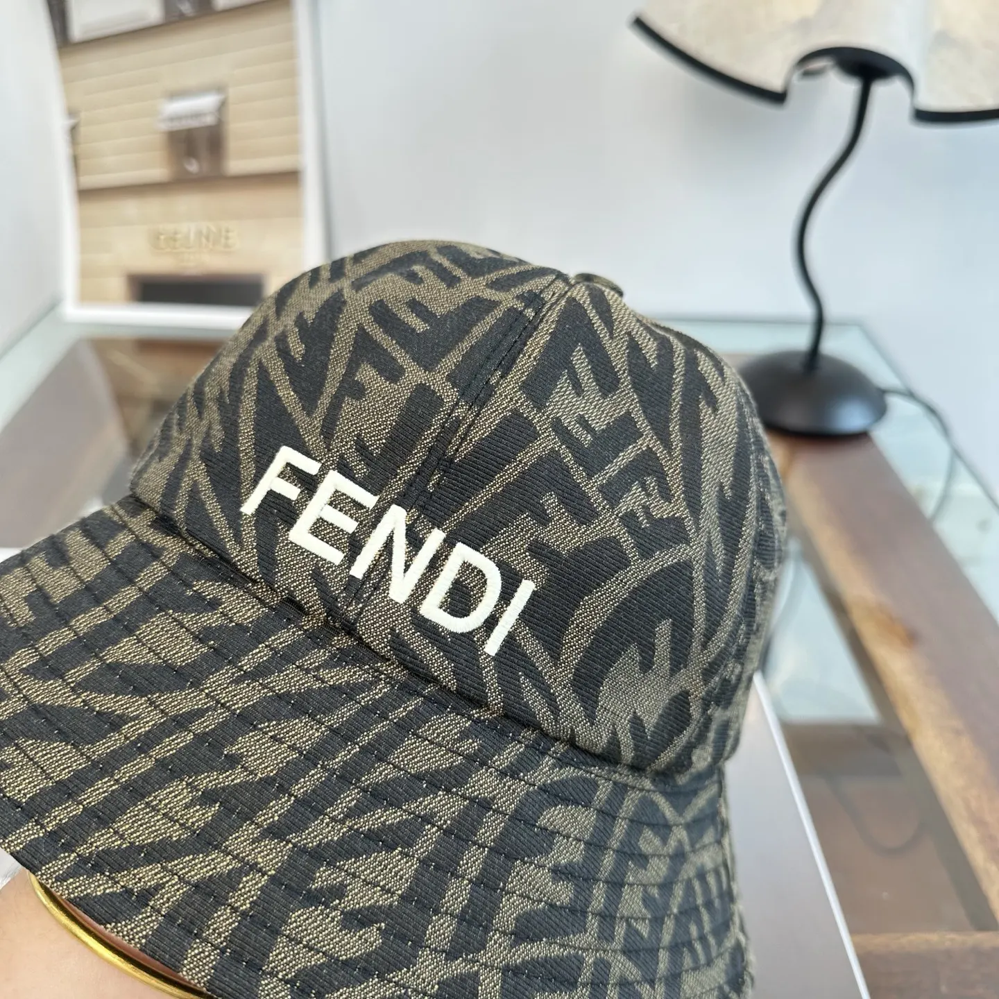 Fendi 渔夫帽 休闲遮阳款