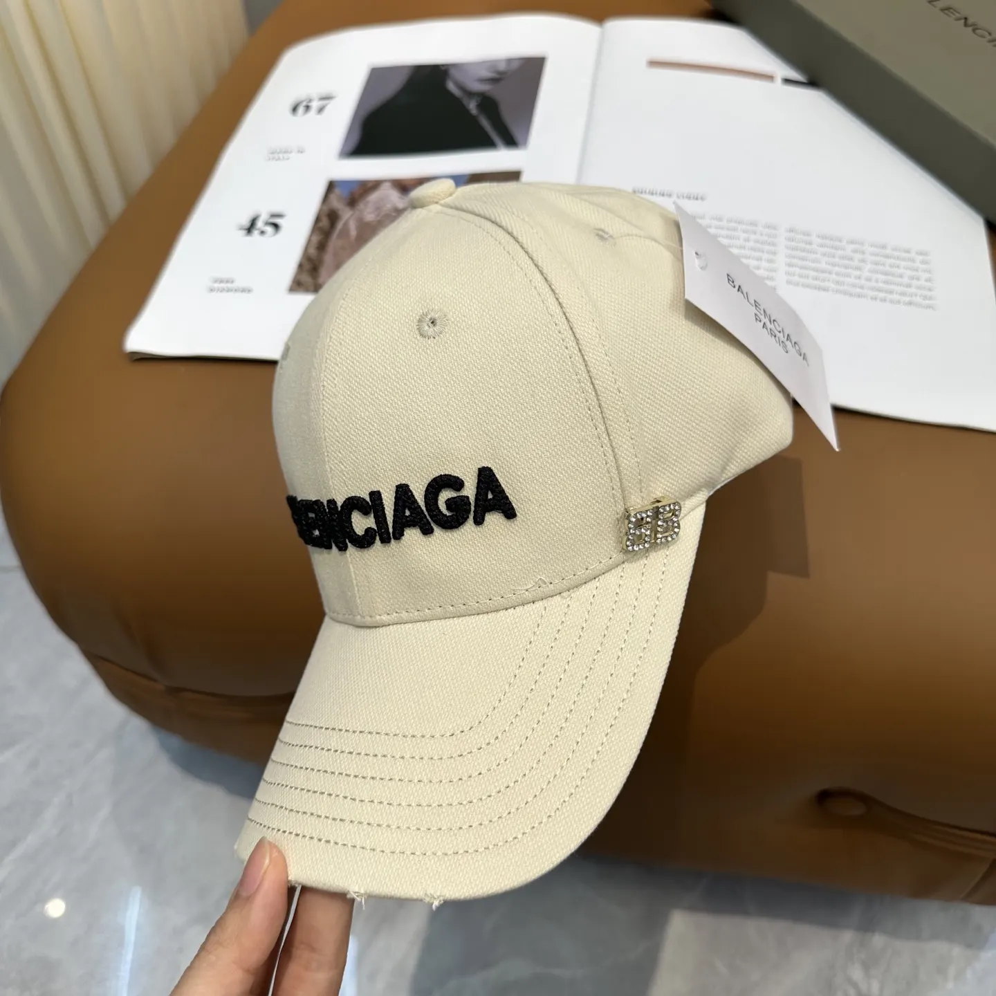 Balenciaga 棒球帽 精致搭配
