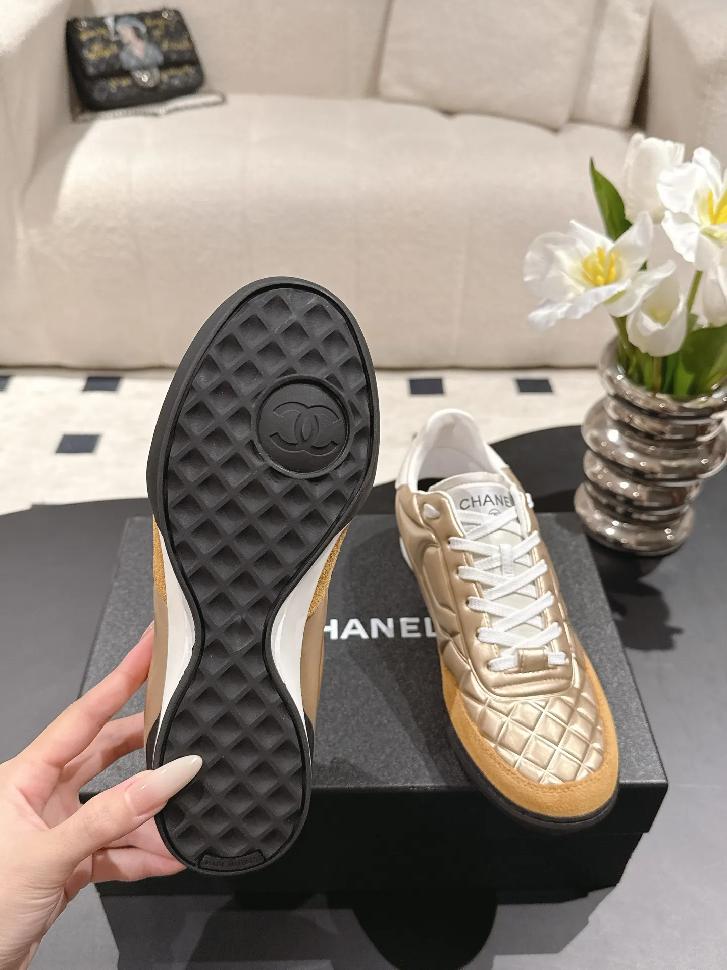 Chanel 米金色羊皮休闲鞋 亮面