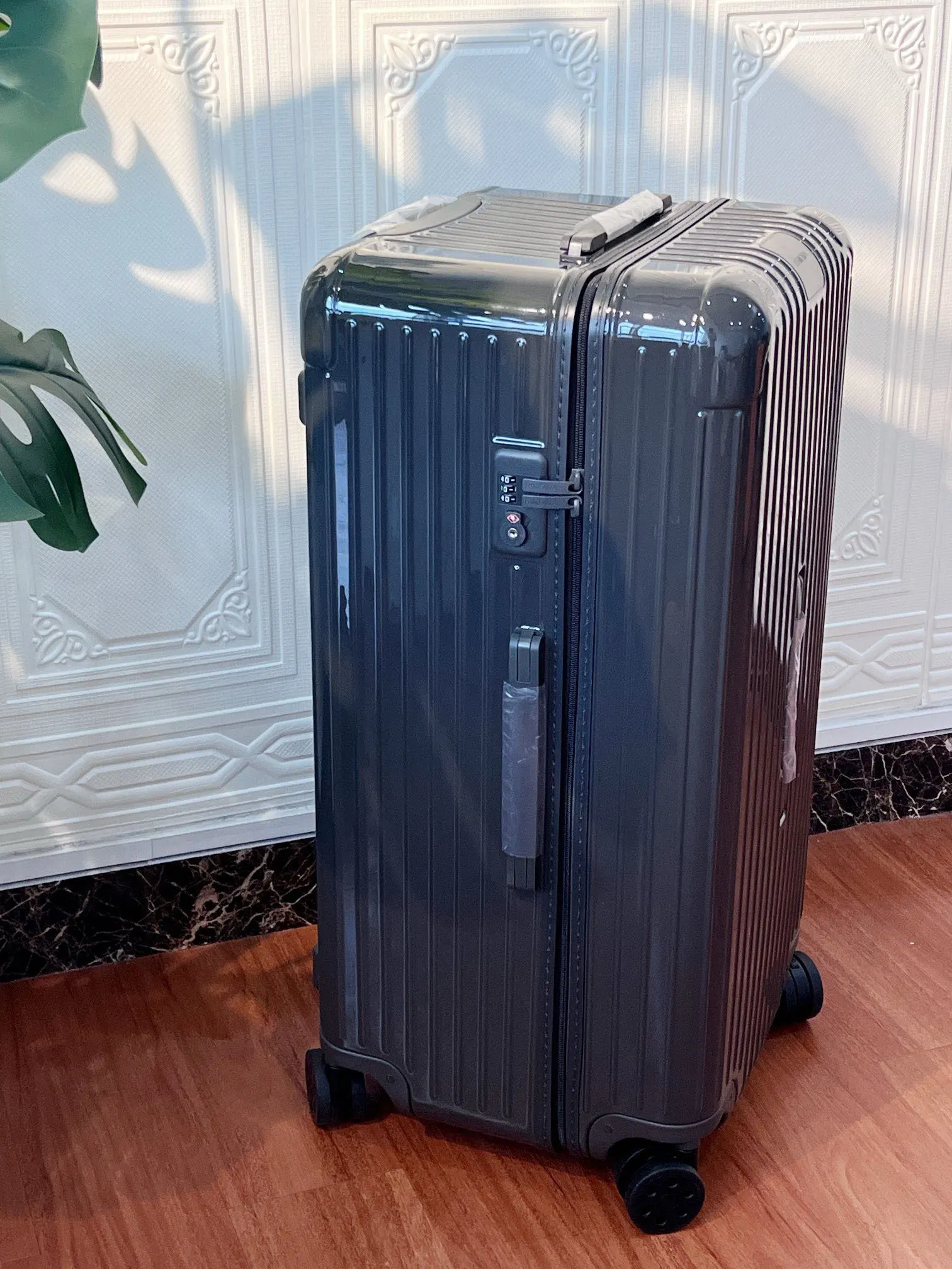 Black White Suitcase Travel Lightweight