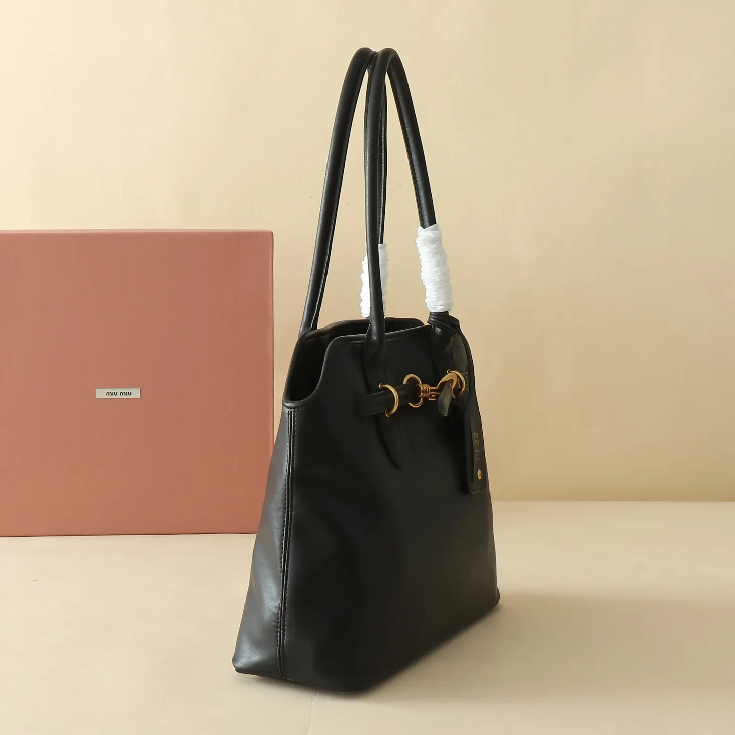 Miu Miu 金色 牛皮 配饰 精选款