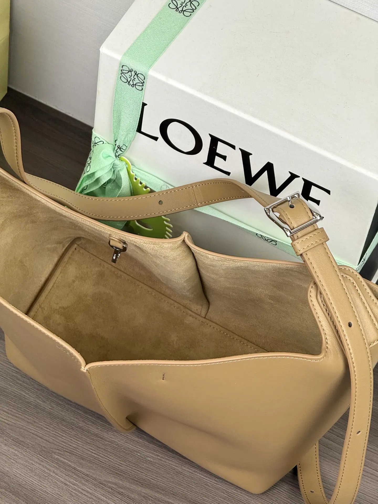 小牛皮 全新中号牛皮 水桶手袋 摩卡色到 水桶包 休閒水桶款