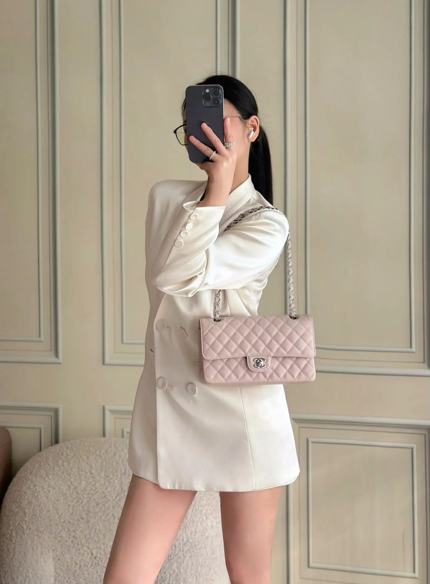 Chanel 粉色鱼子酱牛皮翻盖链条包 金扣