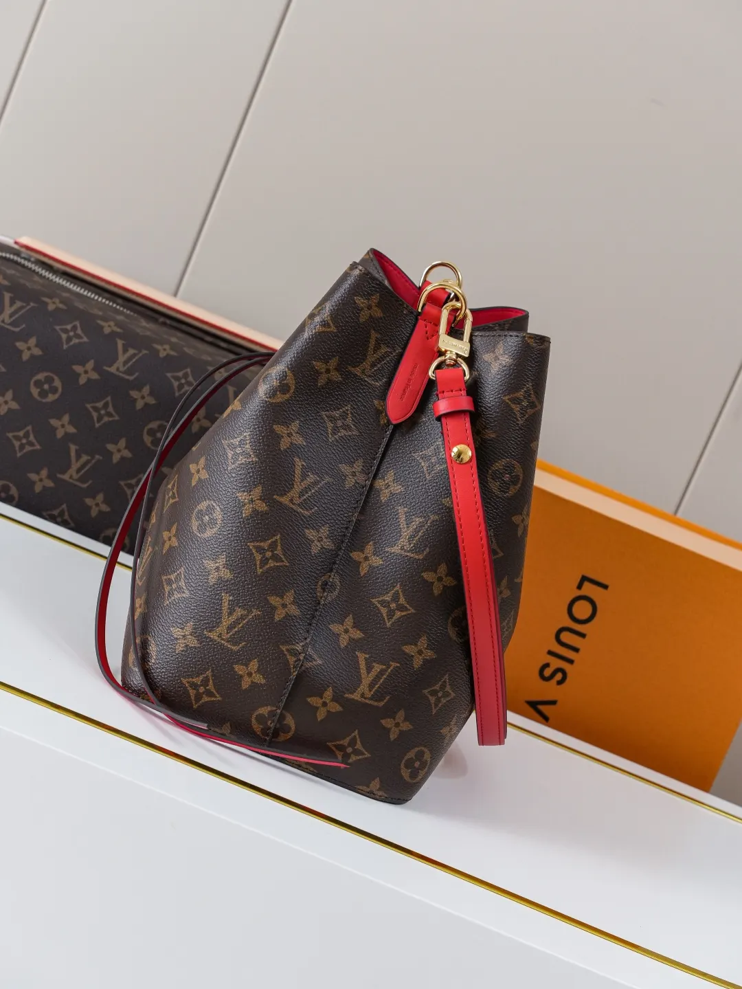 LV 老花 牛皮 收纳包 旅行收纳款