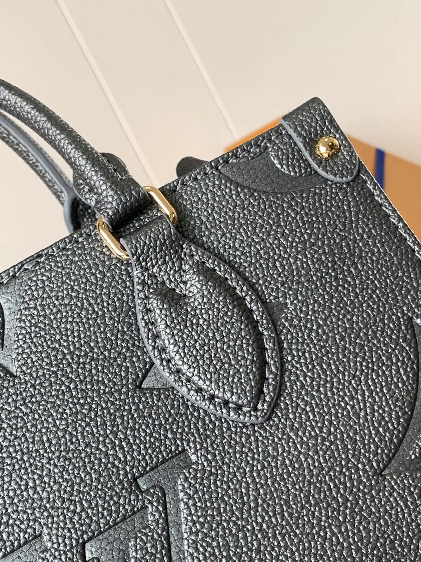 LV 灰色 牛皮 枪灰色 头 收纳包 旅行收纳款