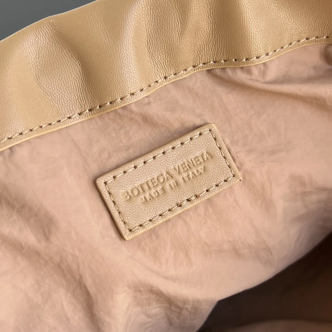 Bottega Veneta 牛皮 腋下包 復古腋下背款(數字9) Bottega Veneta 牛皮 腋下包 復古腋下背款(數字9)