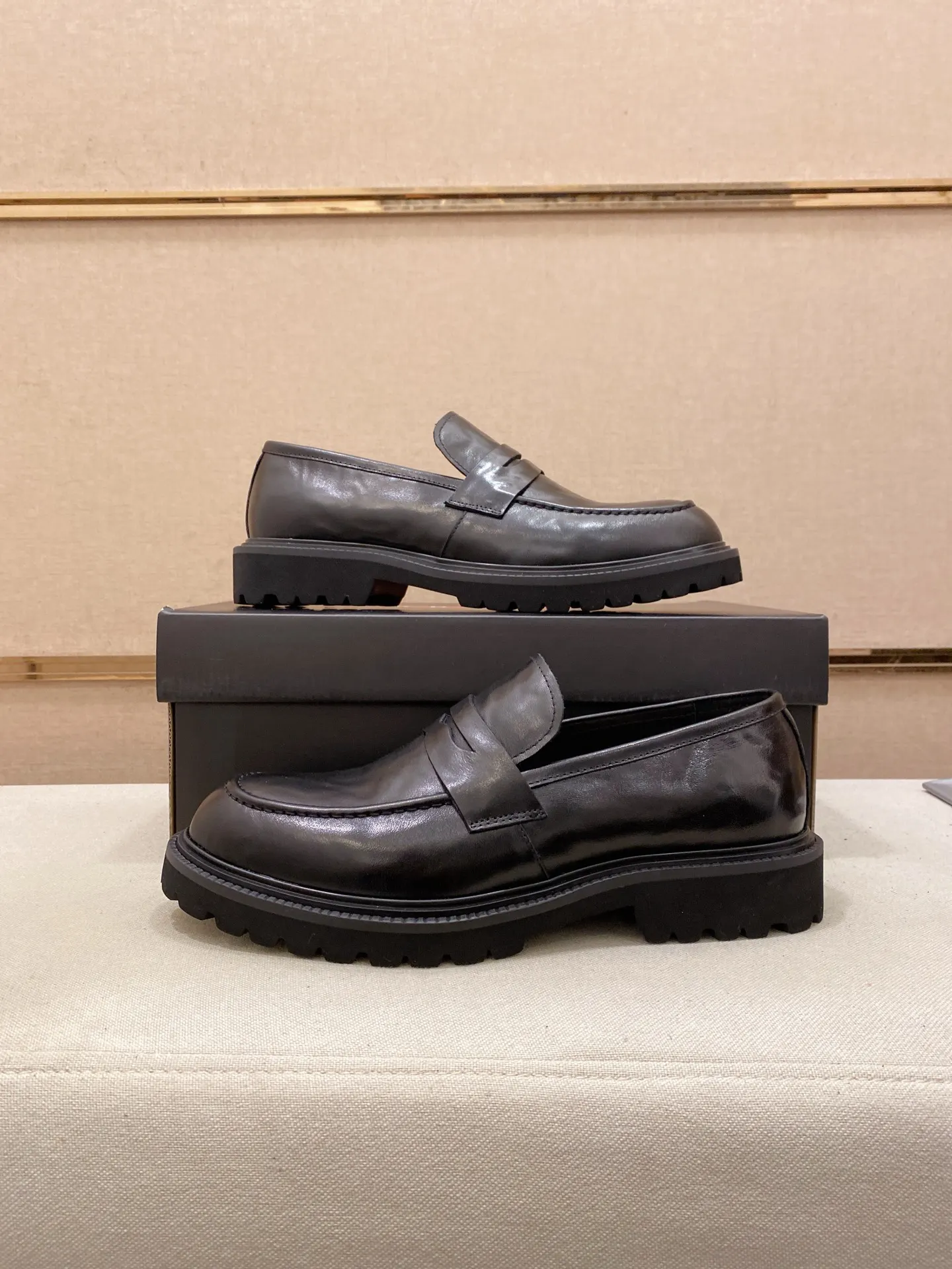 Prada 牛皮 休闲鞋 舒适