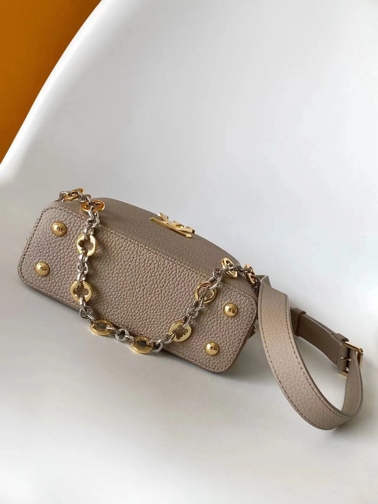 LV Capucines 黑色 米白 牛皮 鏈條包 精致鏈條款