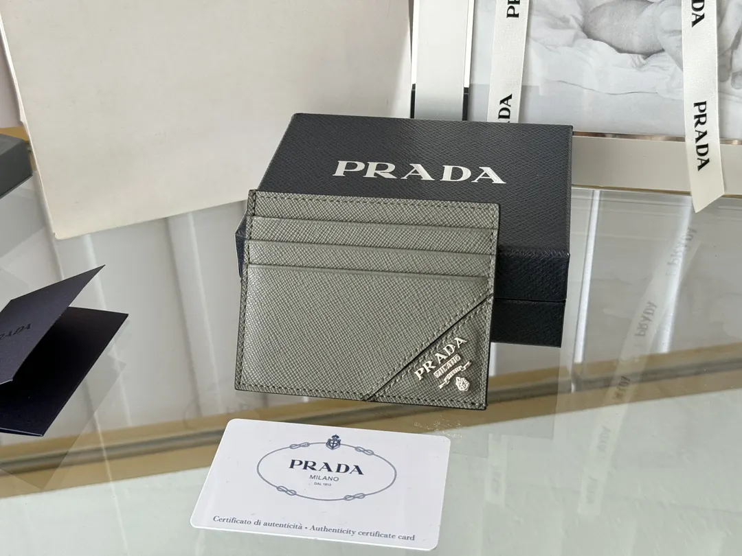 Prada Saffiano 2MC223 皮革 卡包