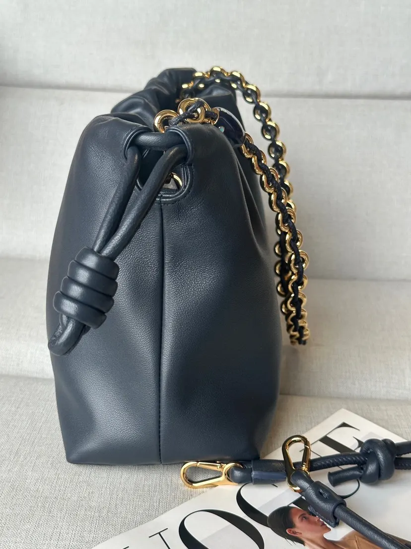 Loewe 羊皮 手袋为新 特别系列作品 鏈條包 精致鏈條款