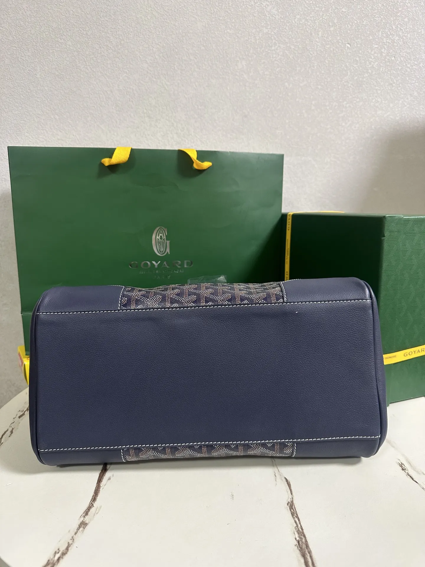 Goyard 小牛皮 无论包是打开还是合上 在内还是在外 它都能与女性生活 托特包 大容量托特款