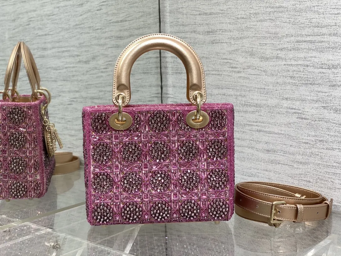 Dior 迷人优雅又气场十足 斜挎手拎也是女人味十足 經典 斜背包 輕便斜挎款