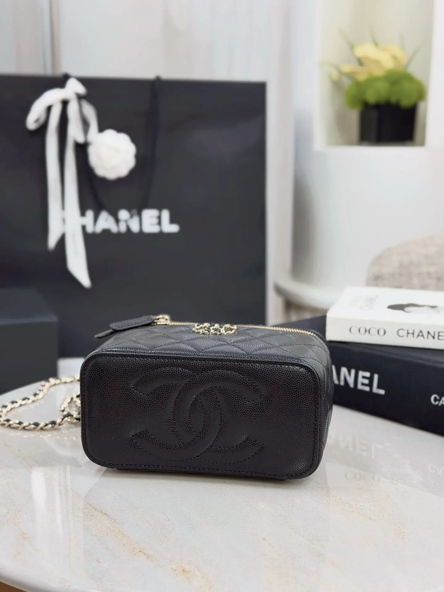 Chanel Lychee Pattern Cowhide Flap Chain Bag Shoulder and Crossbody Wear