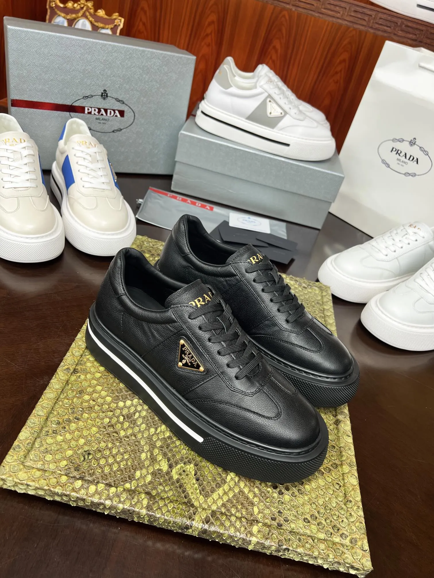 Prada 牛皮 休闲鞋 舒適