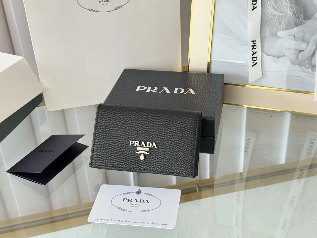 Prada 十字纹牛皮 钱包 实用卡夹