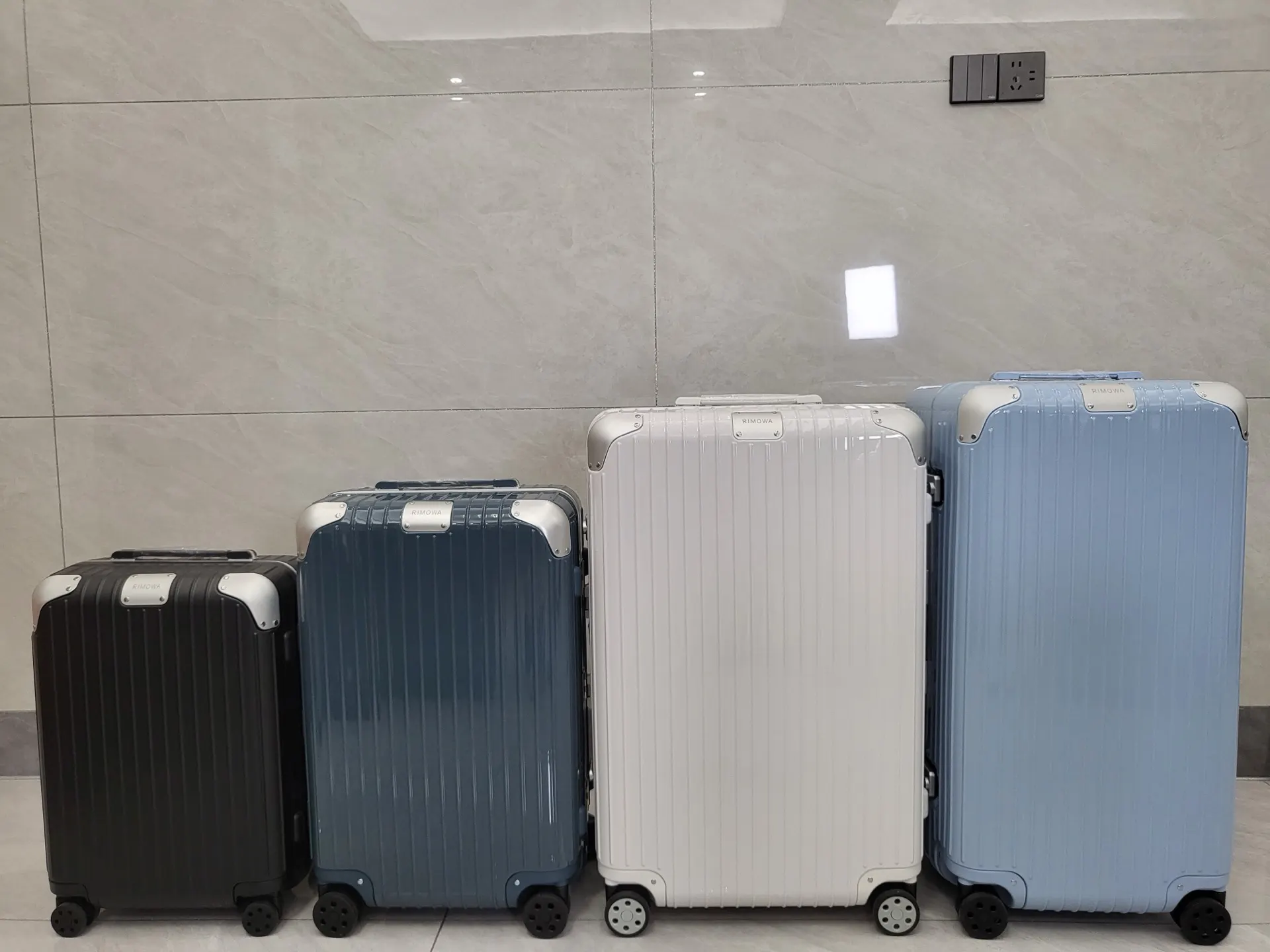 黑色 白色 提花 RIMOWA Hybrid 最新系列 原Li o系 行李箱 旅行拉杆款 輕便出行款