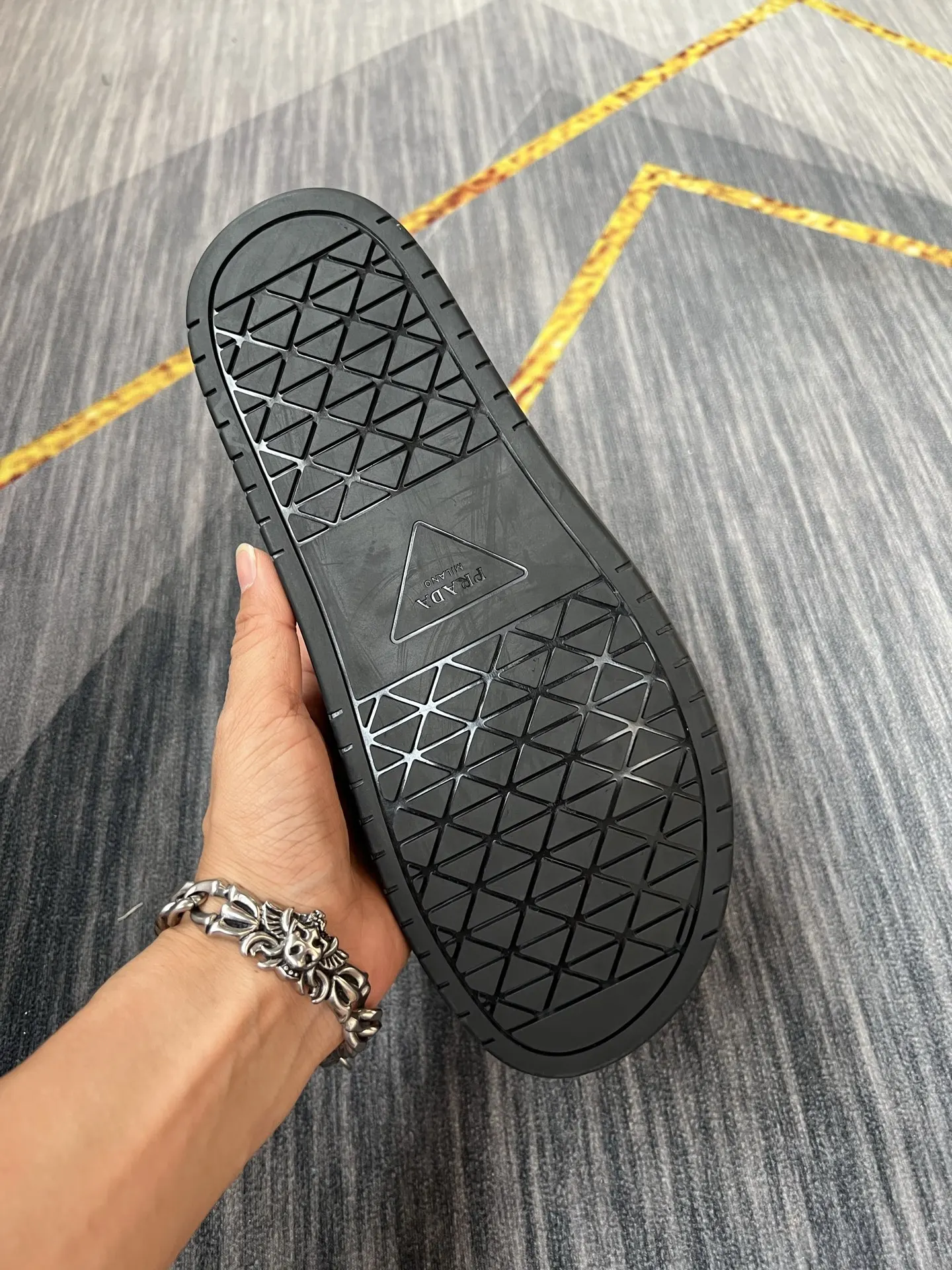 Prada 拖鞋 休闲凉拖