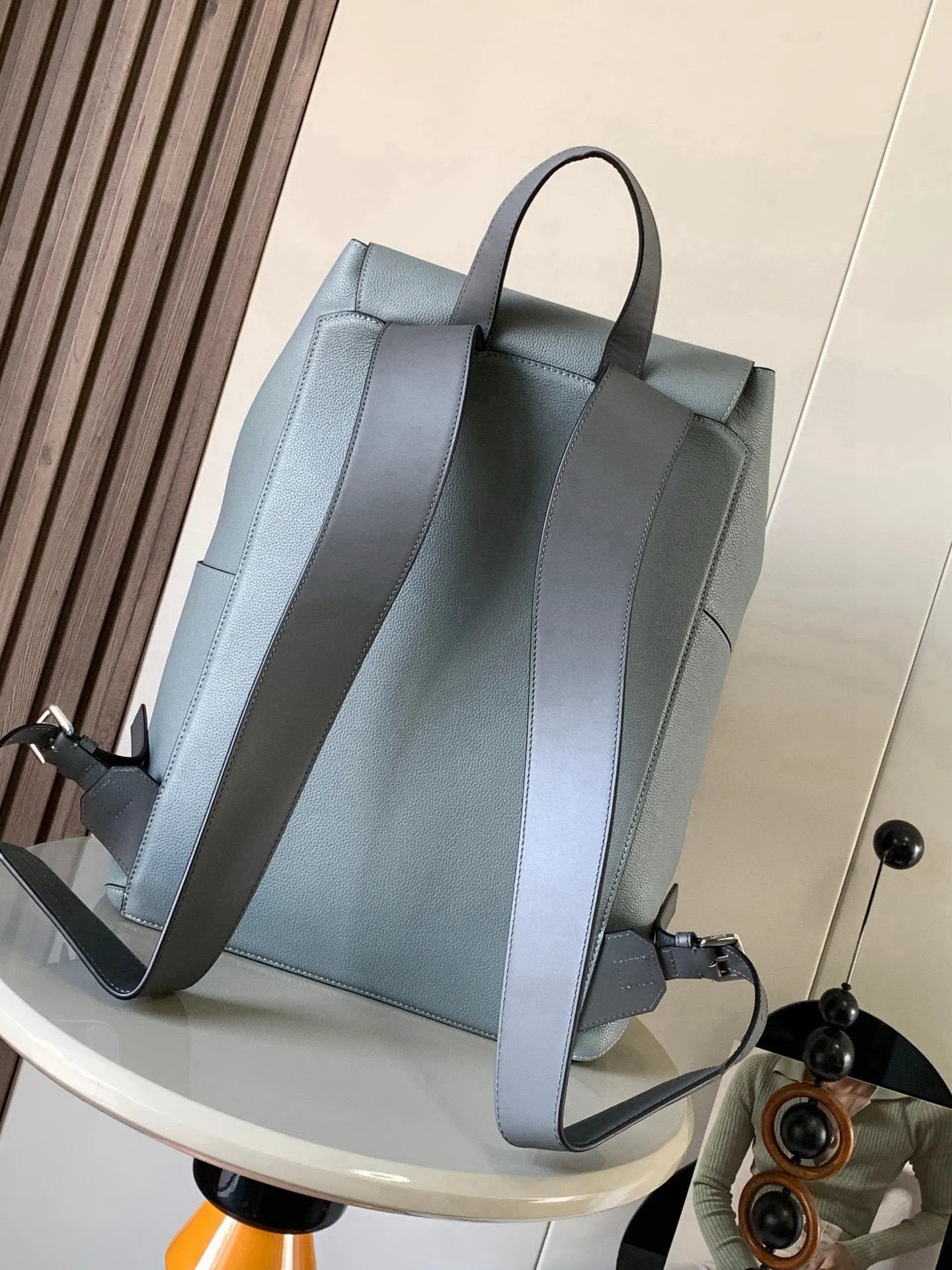 Loewe 小牛皮 uzzle Back ack 柔软粒面牛皮 雙肩包 实用雙肩款