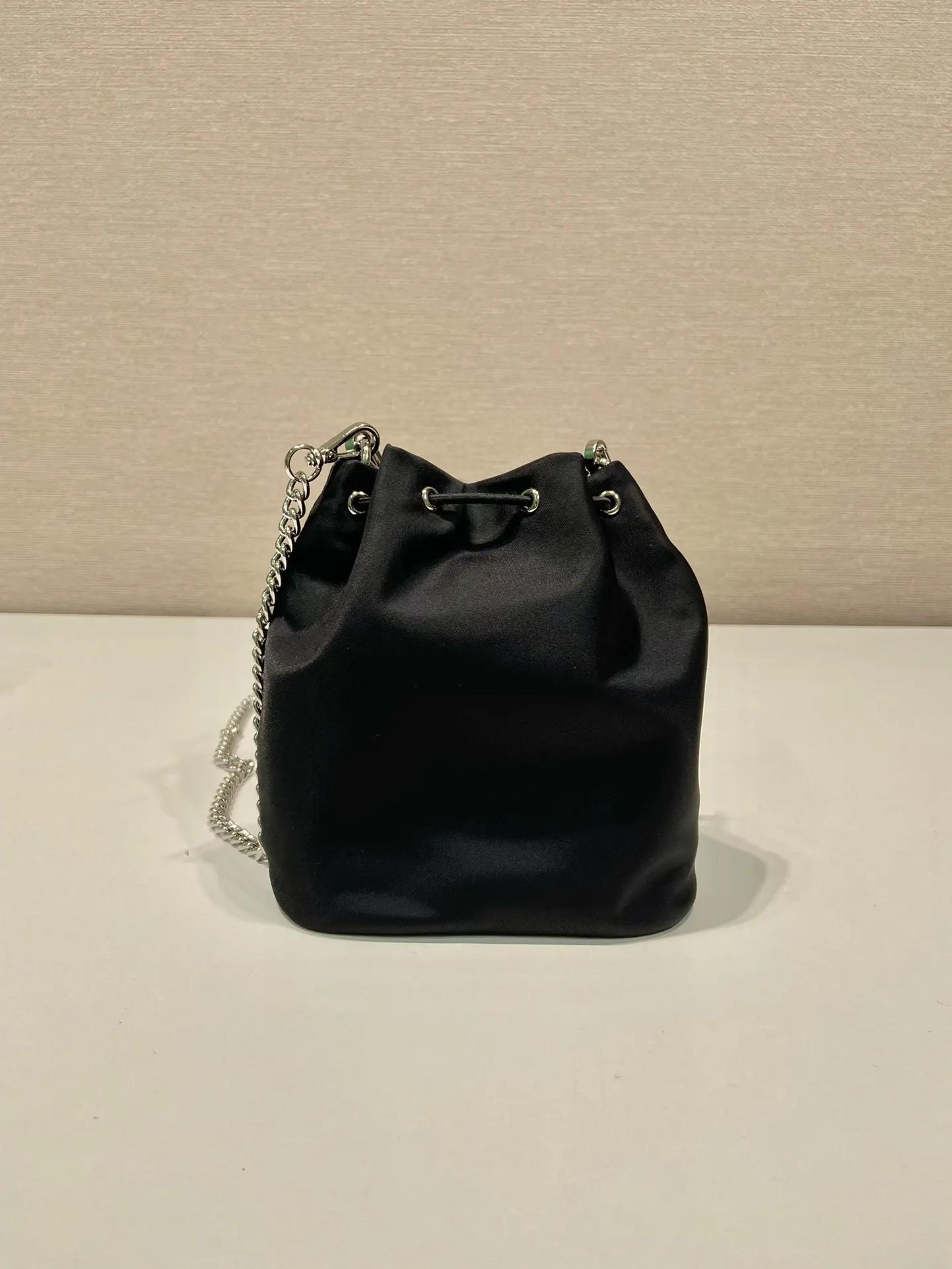 Prada Re-Nylon 1BH612 迷你 水桶包