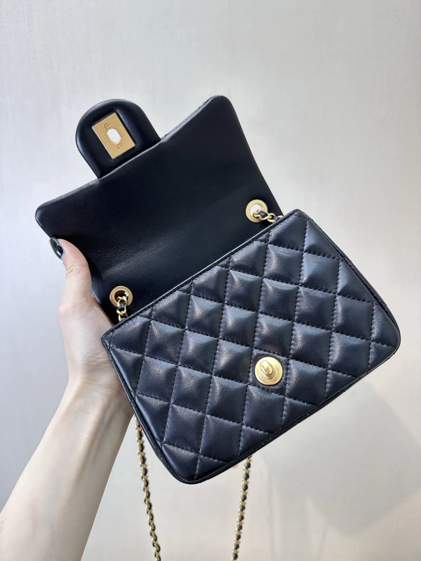 Chanel 蓝色牛皮链条包 迷你斜挎