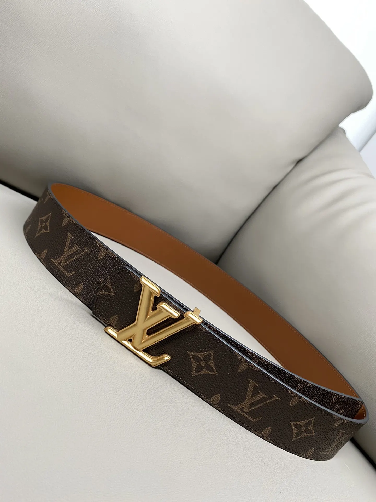 LV Double Sided Belt, Business Casual Image 7 LV Double Sided Belt, Business Casual Image 7