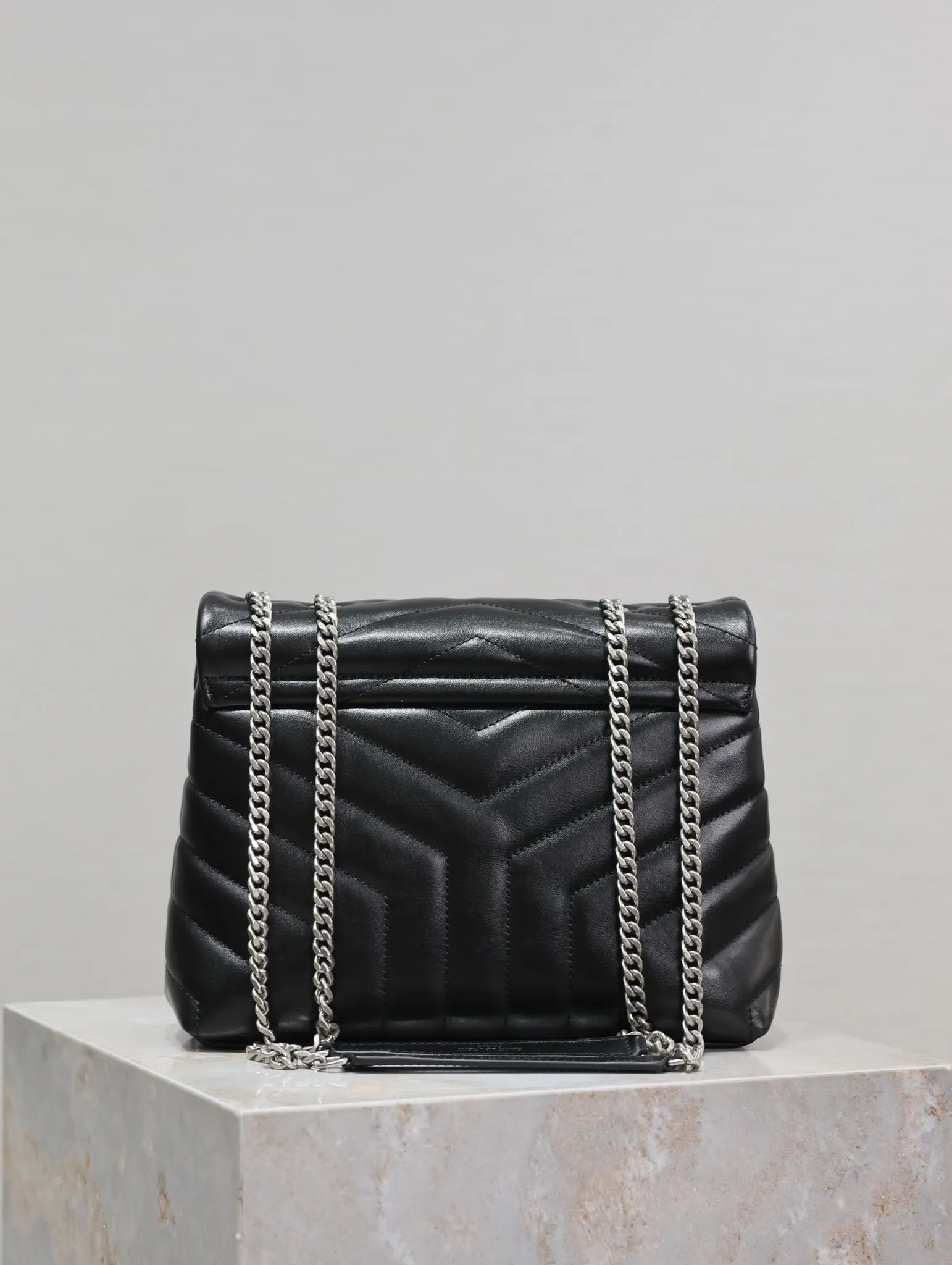 Black Crossbody Bag Lightweight Classic Leather Image 5 Black Crossbody Bag Lightweight Classic Leather Image 5