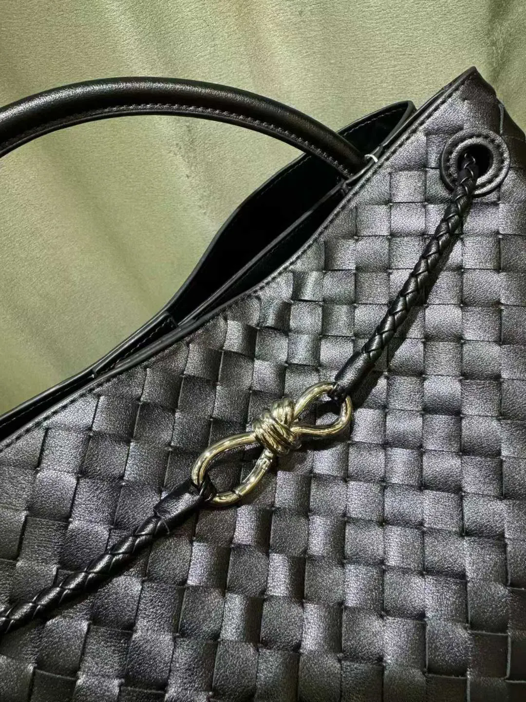 Bottega Veneta 黑色 銀色 斜背包 輕便斜挎款