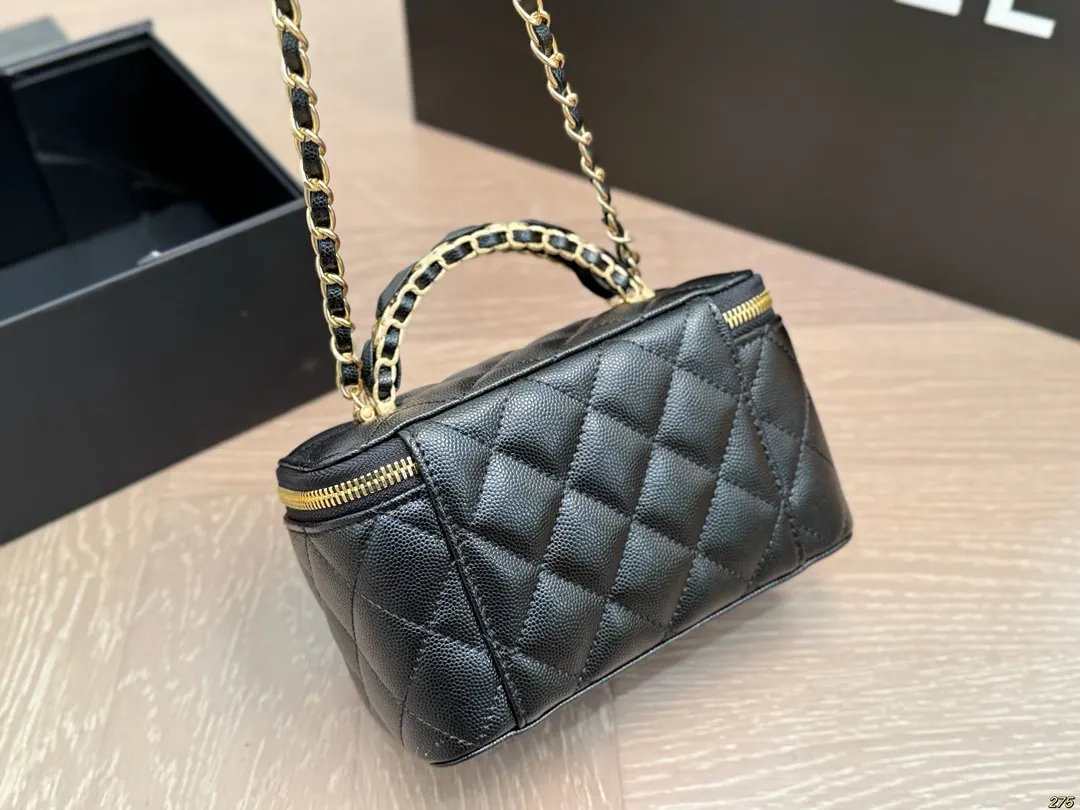 CHANEL 鱼子酱 手柄化妝盒 那么好看 那么 斜背包 輕便斜挎款(數字9) CHANEL 鱼子酱 手柄化妝盒 那么好看 那么 斜背包 輕便斜挎款(數字9)
