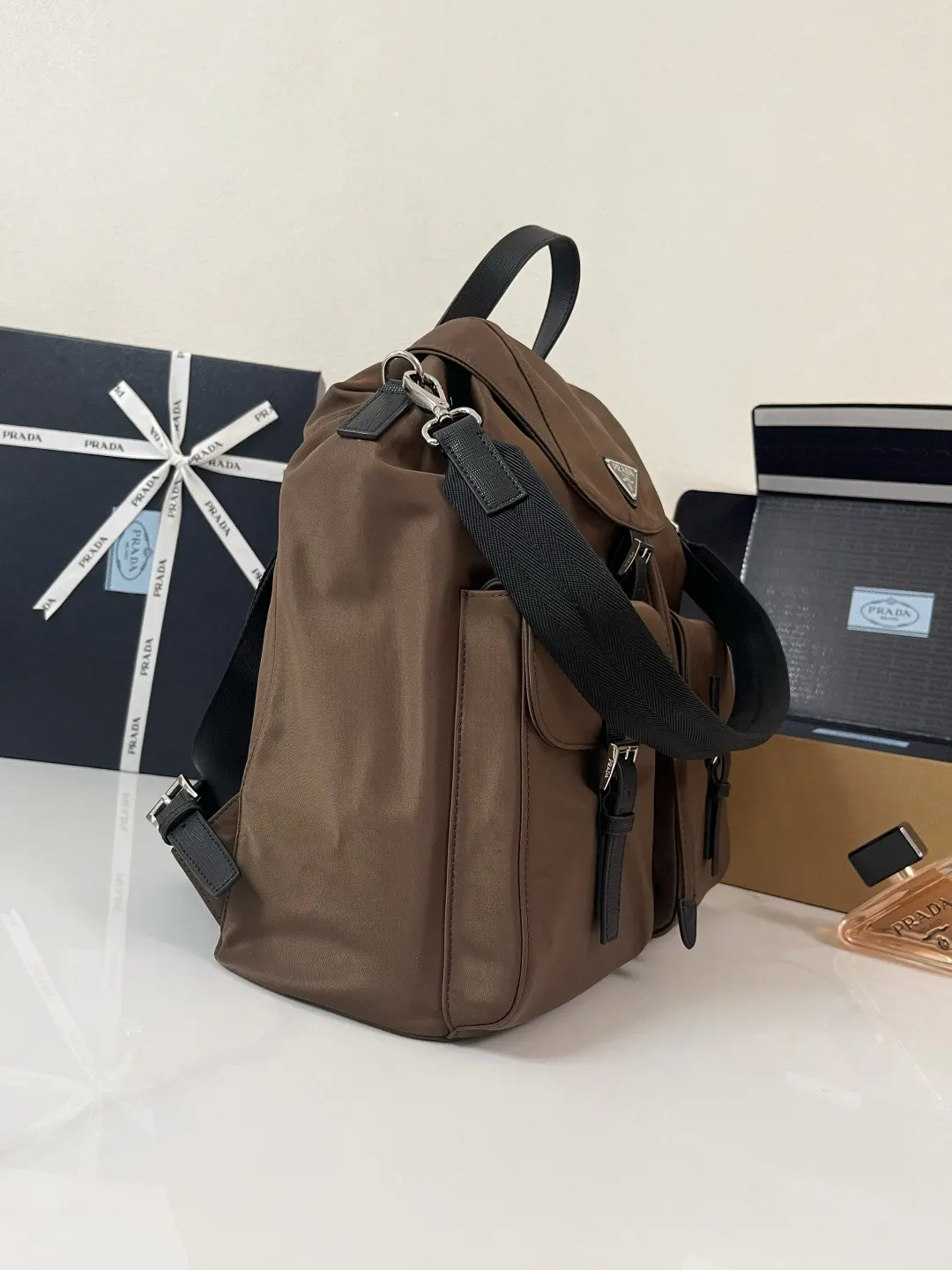 尼龍 一条可拆卸的肩带 一包两用 不同场合可交换使用 雙肩包 实用雙肩款