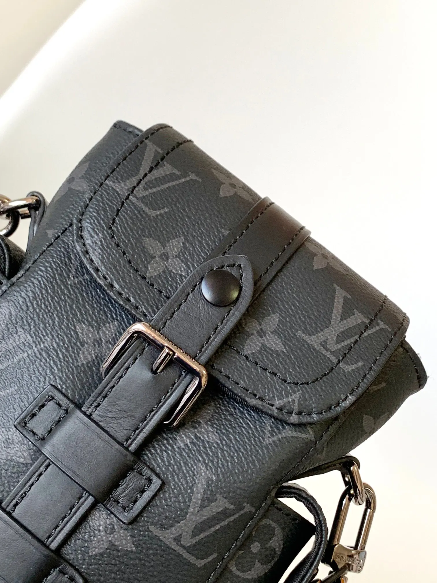Louis Vuitton Shoulder Bag