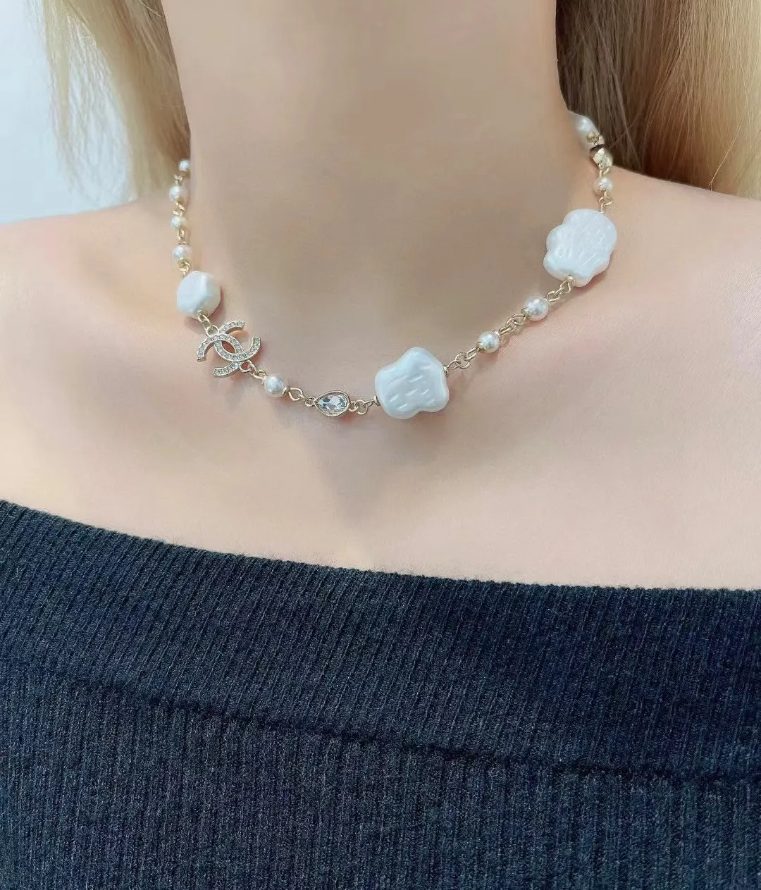 Chanel 珍珠 双C 满钻 贝母 项链 精致锁骨链