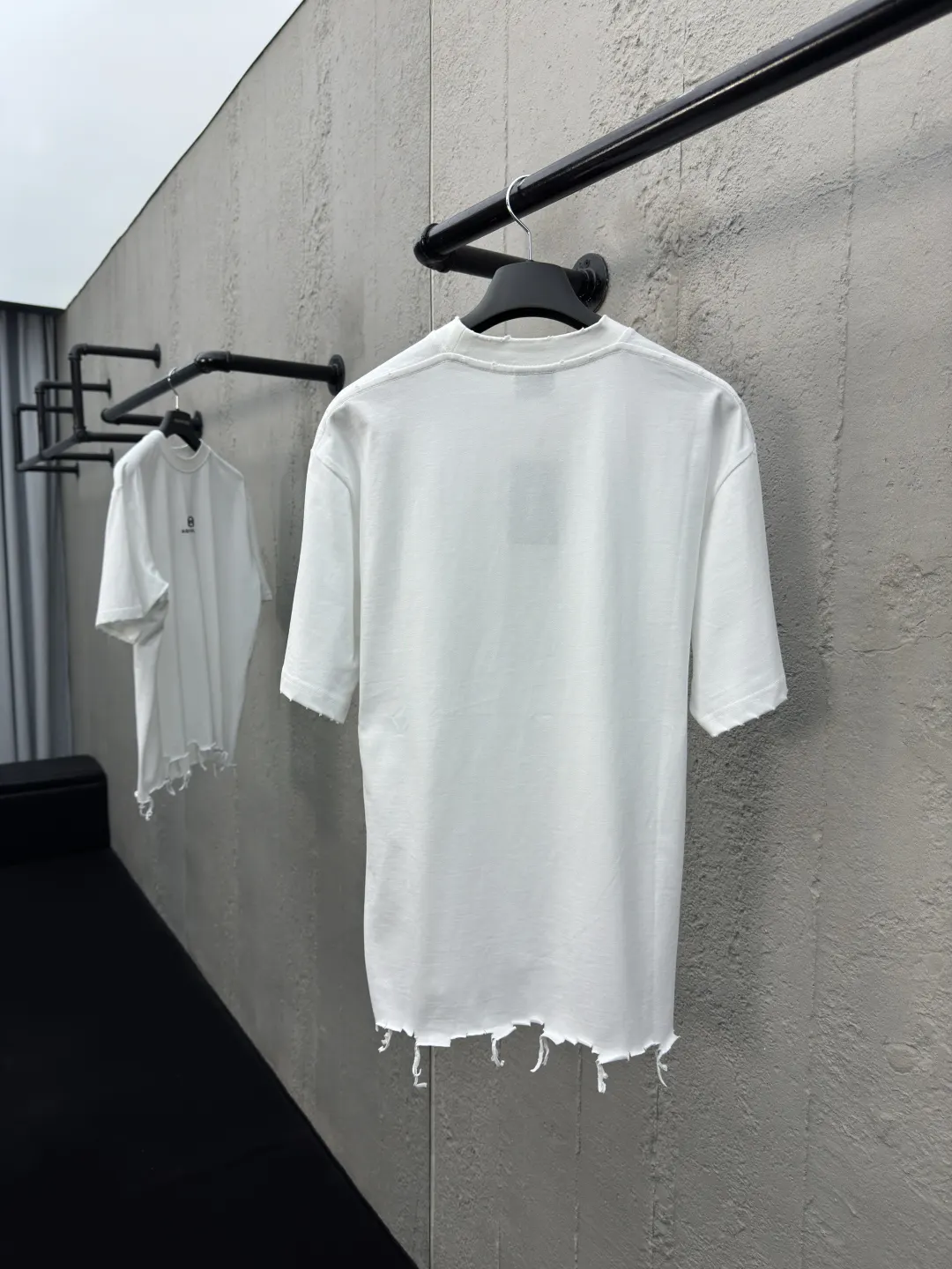 Balenciaga 純棉 Logo 短袖T恤 宽松休閒(數字2) Balenciaga 純棉 Logo 短袖T恤 宽松休閒(數字2)