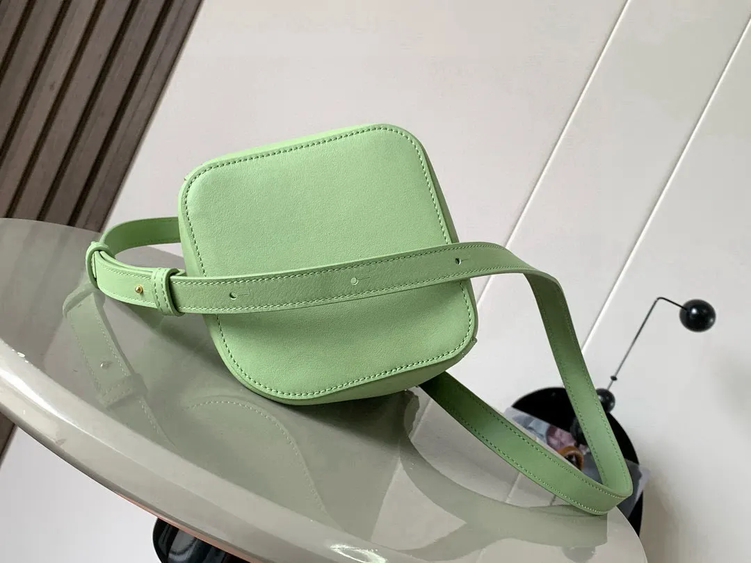 牛皮 迷你柔软粒面牛皮革 Pebble Bucket 水桶 水桶包 休閒水桶款
