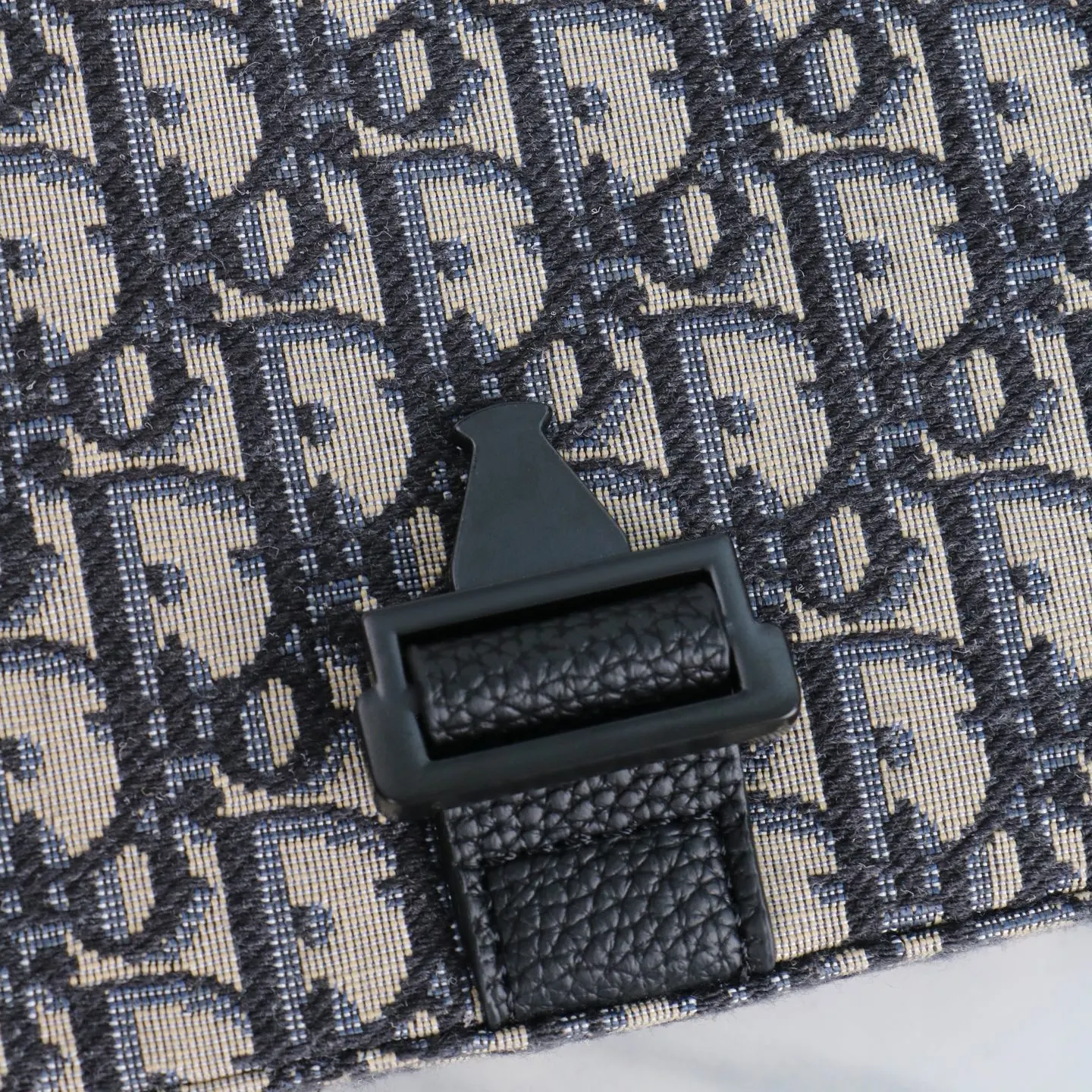 Dior Saddle Oblique 斜背包