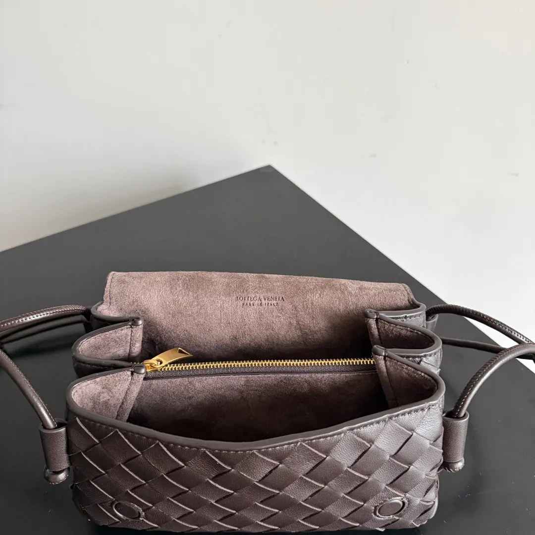 Bottega Veneta 棕色 手拿包 精致手拿款