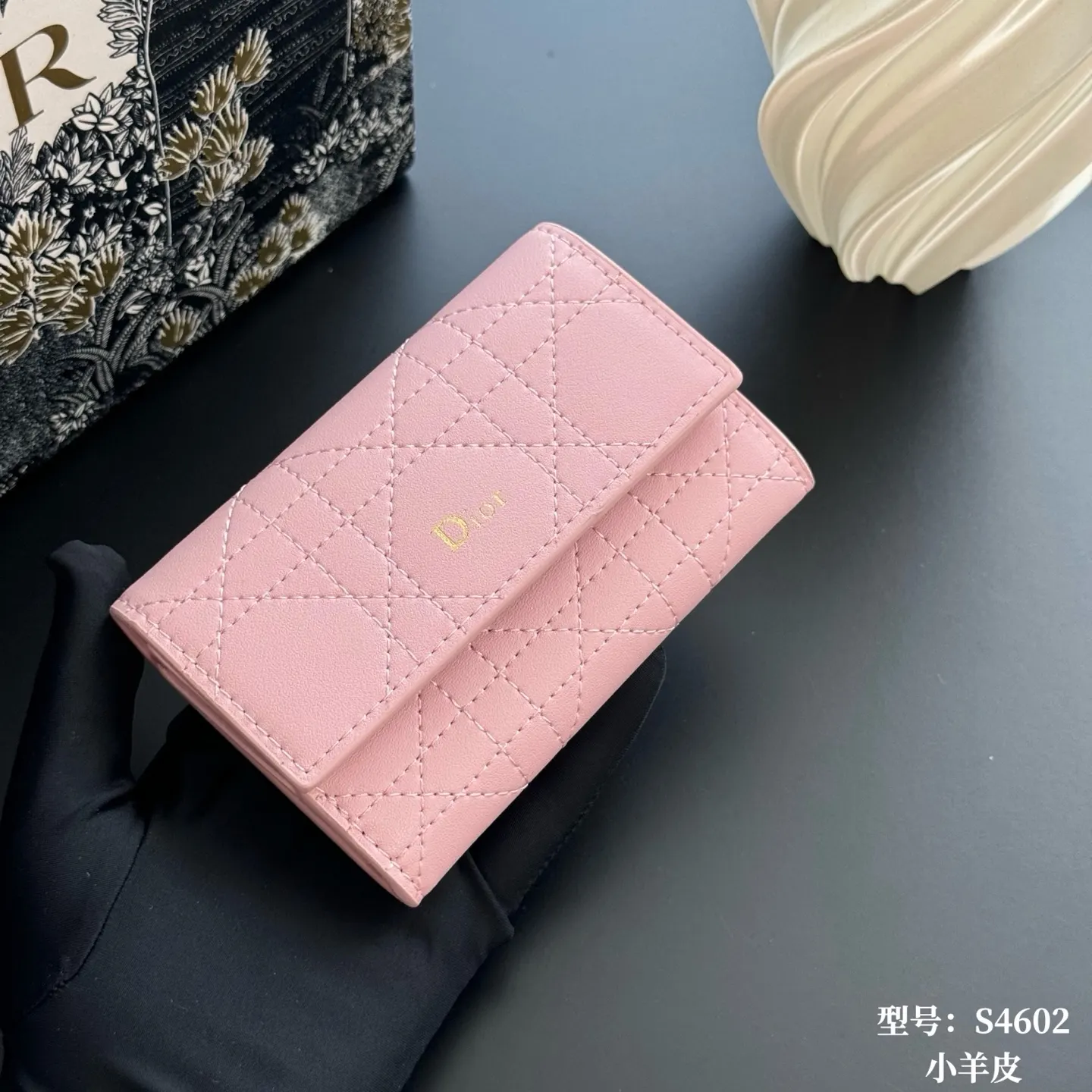 Dior 粉色牛皮卡包 精致短款钱包
